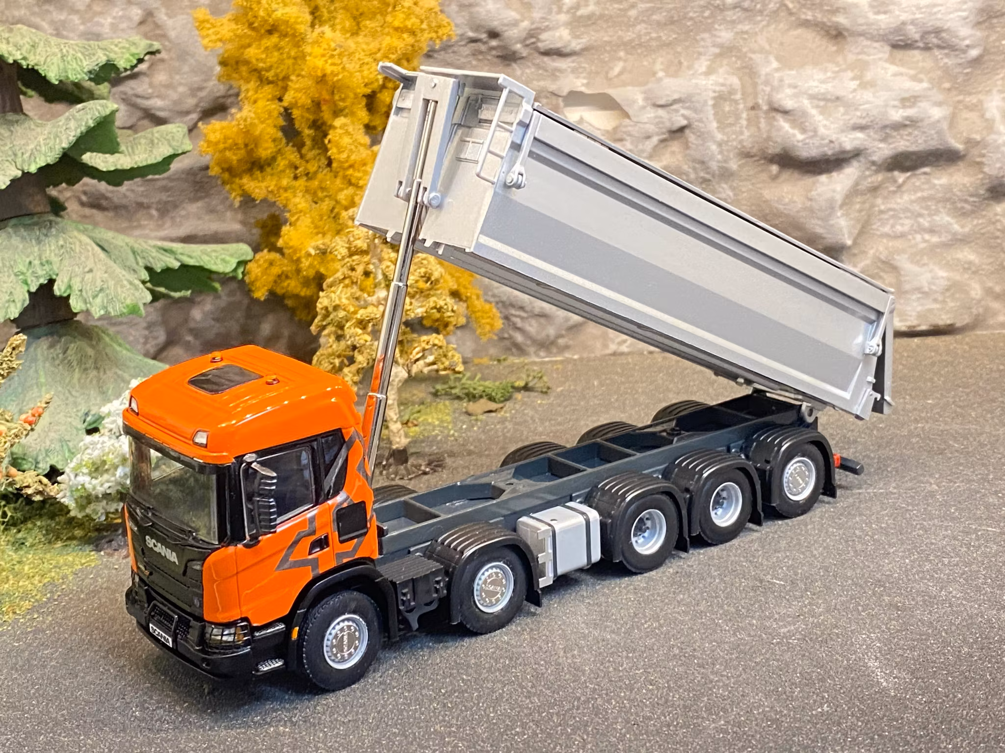 Skala 1/50 PREMIUM LINE, SCANIA G NORMAL CG17N 10X4 TIPPER TRUCK fr WSI Models