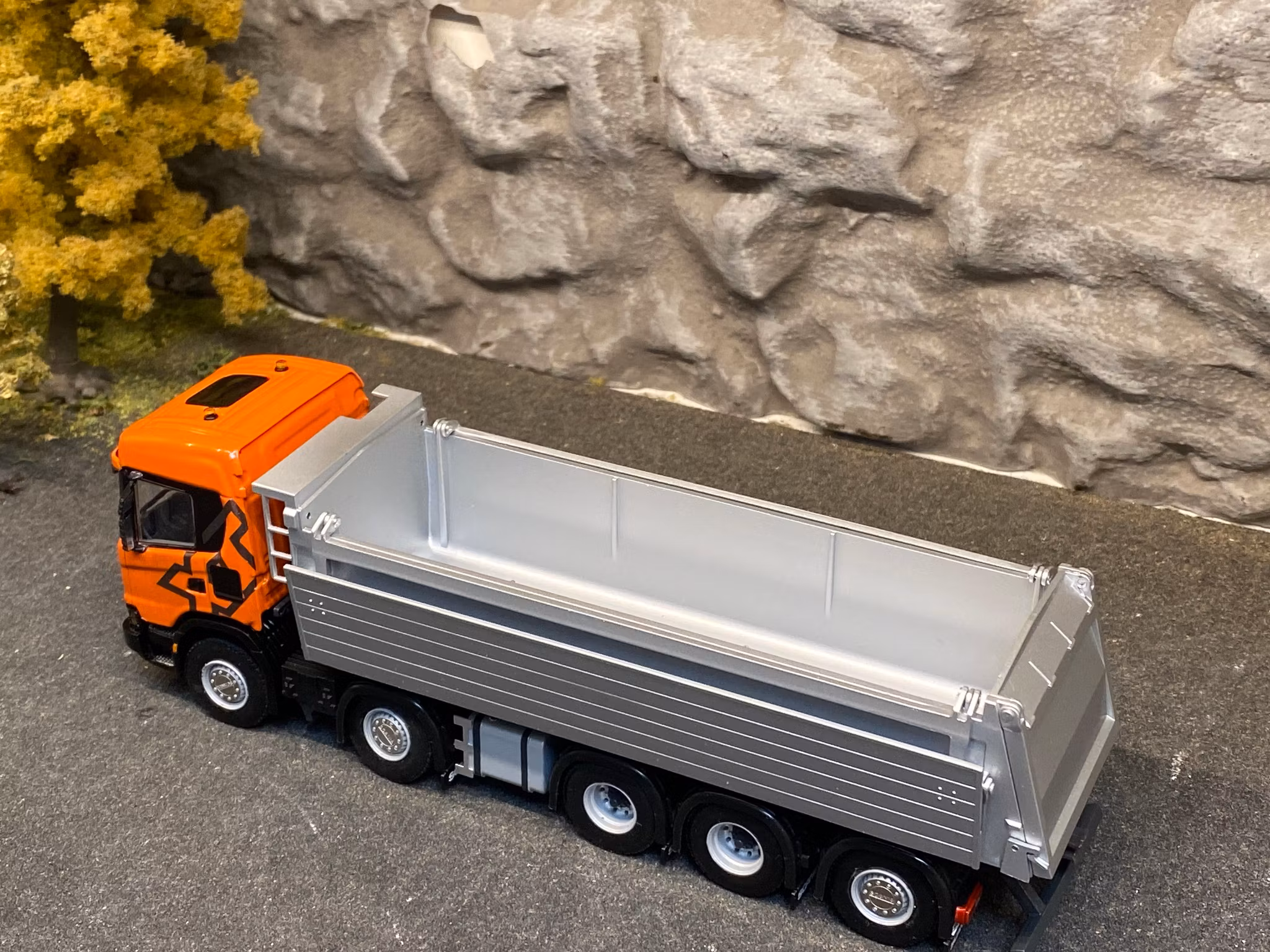 Skala 1/50 PREMIUM LINE, SCANIA G NORMAL CG17N 10X4 TIPPER TRUCK fr WSI Models