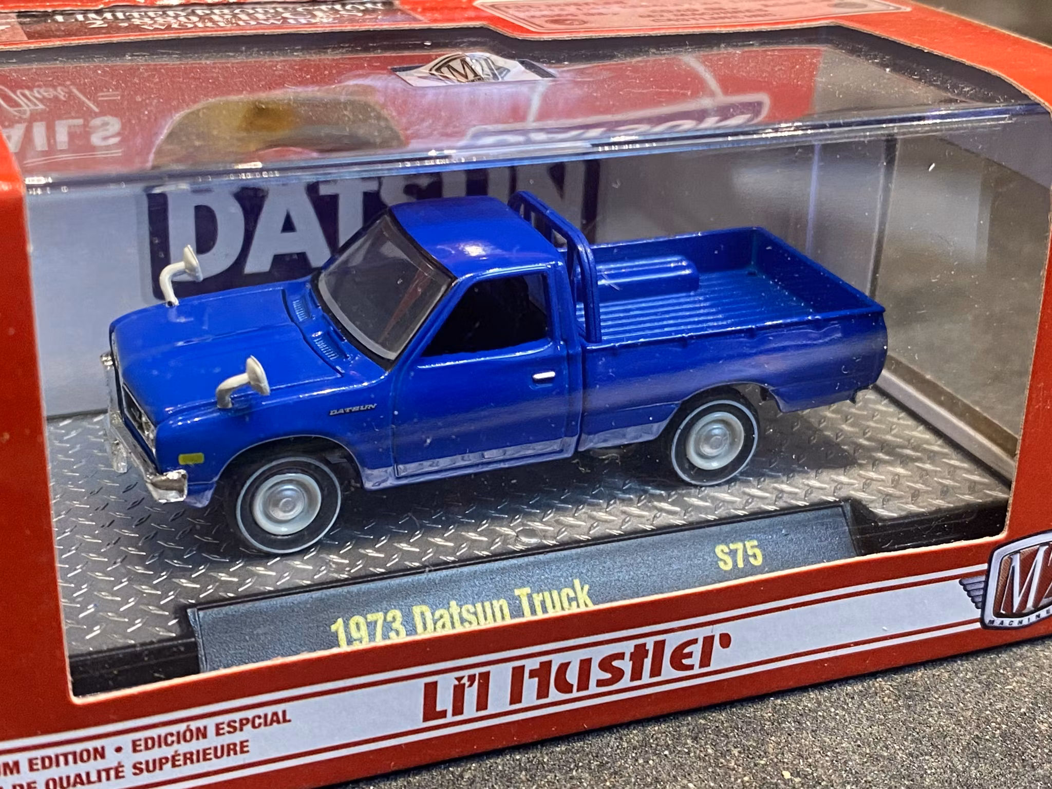 Skala 1/64 Datsun Truck 1973' Blue fr M2 Machines