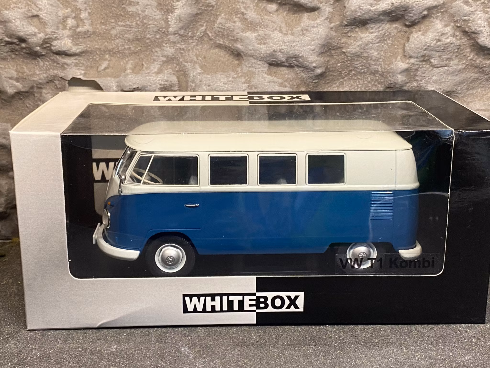 Skala 1/24 Volkswagen T1 Kombi, Blue/White WhiteBox