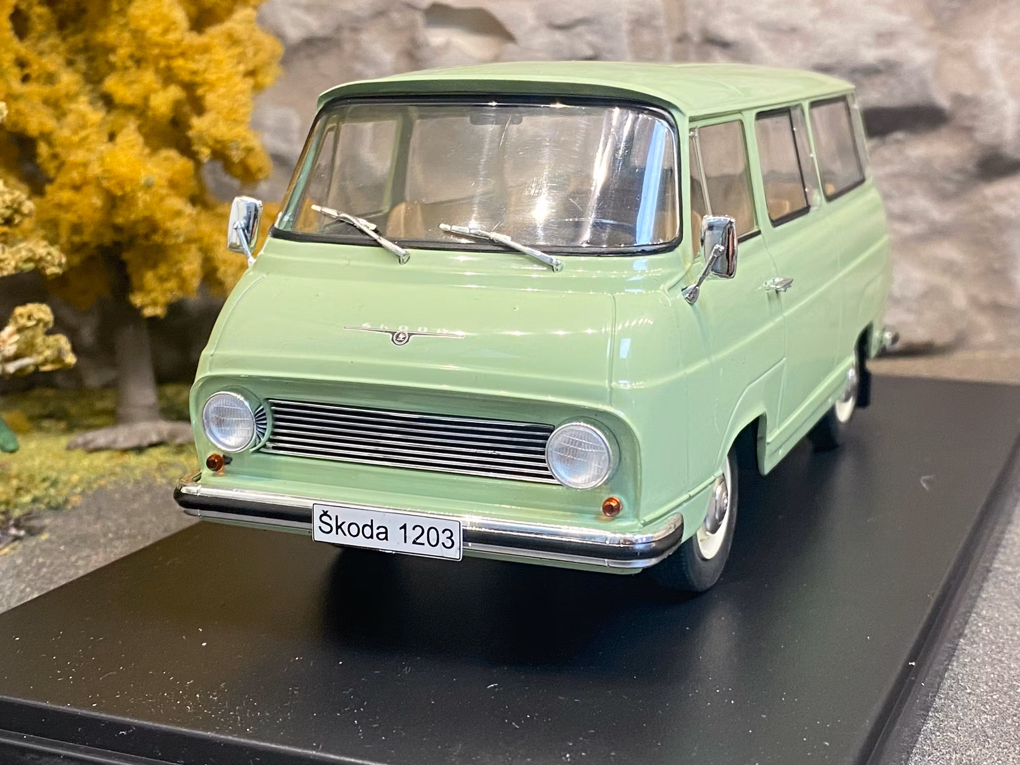 Skala 1/24 Skoda 1203, Light green fr WhiteBox