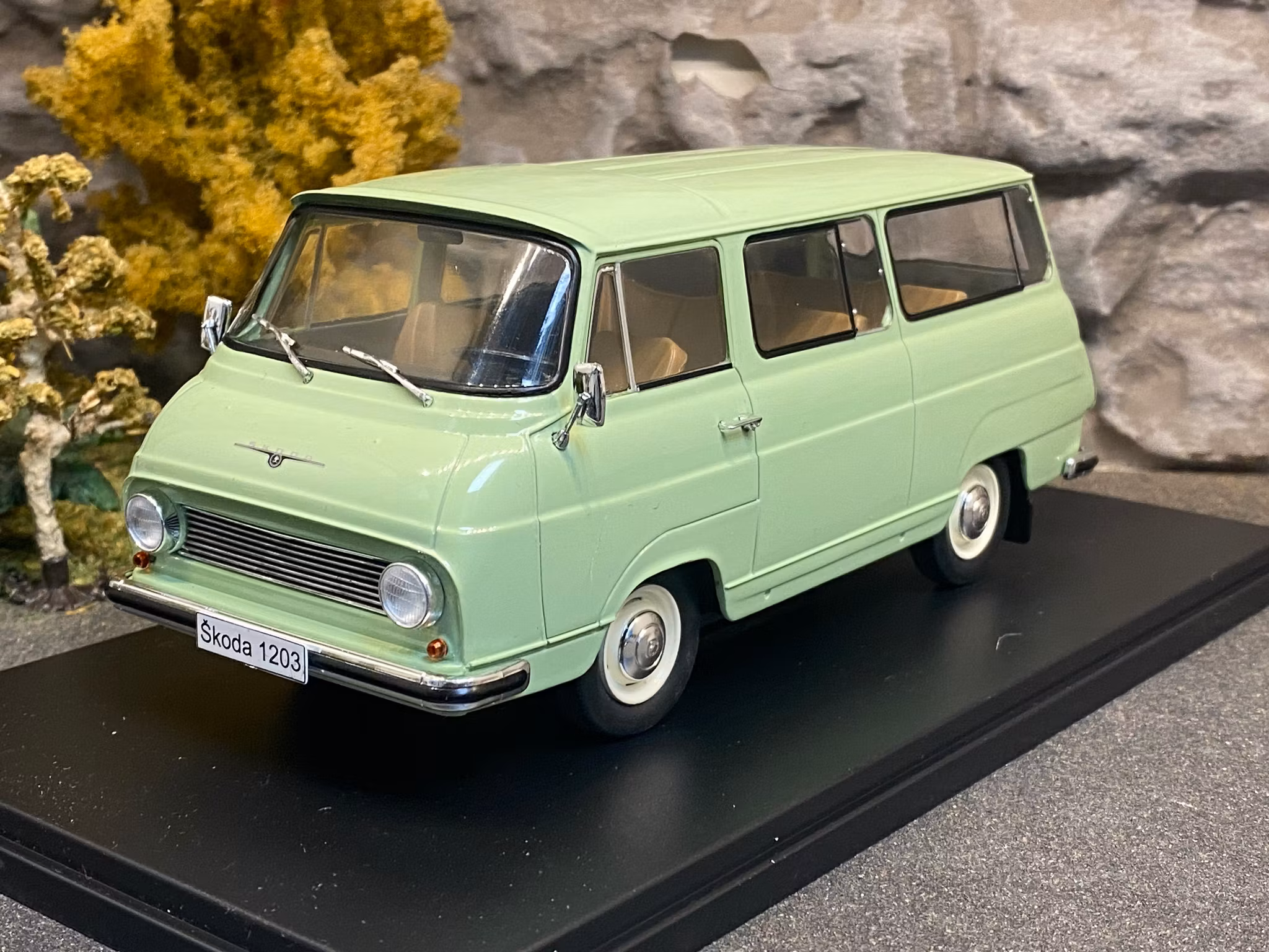 Skala 1/24 Skoda 1203, Light green fr WhiteBox