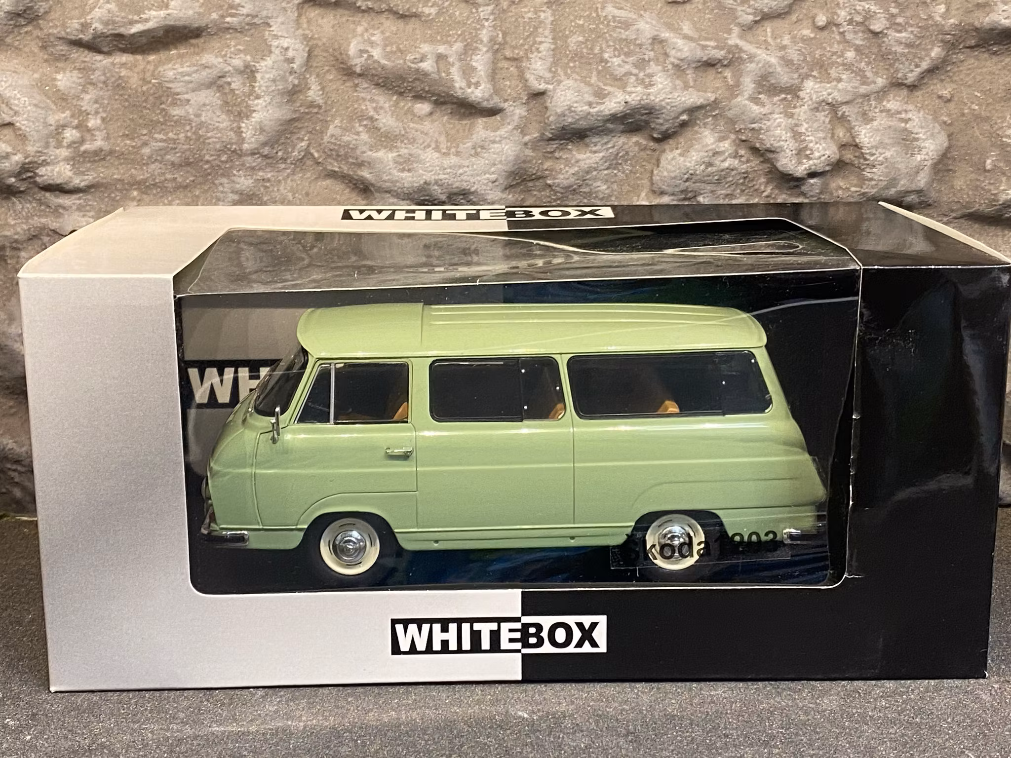Skala 1/24 Skoda 1203, Light green fr WhiteBox