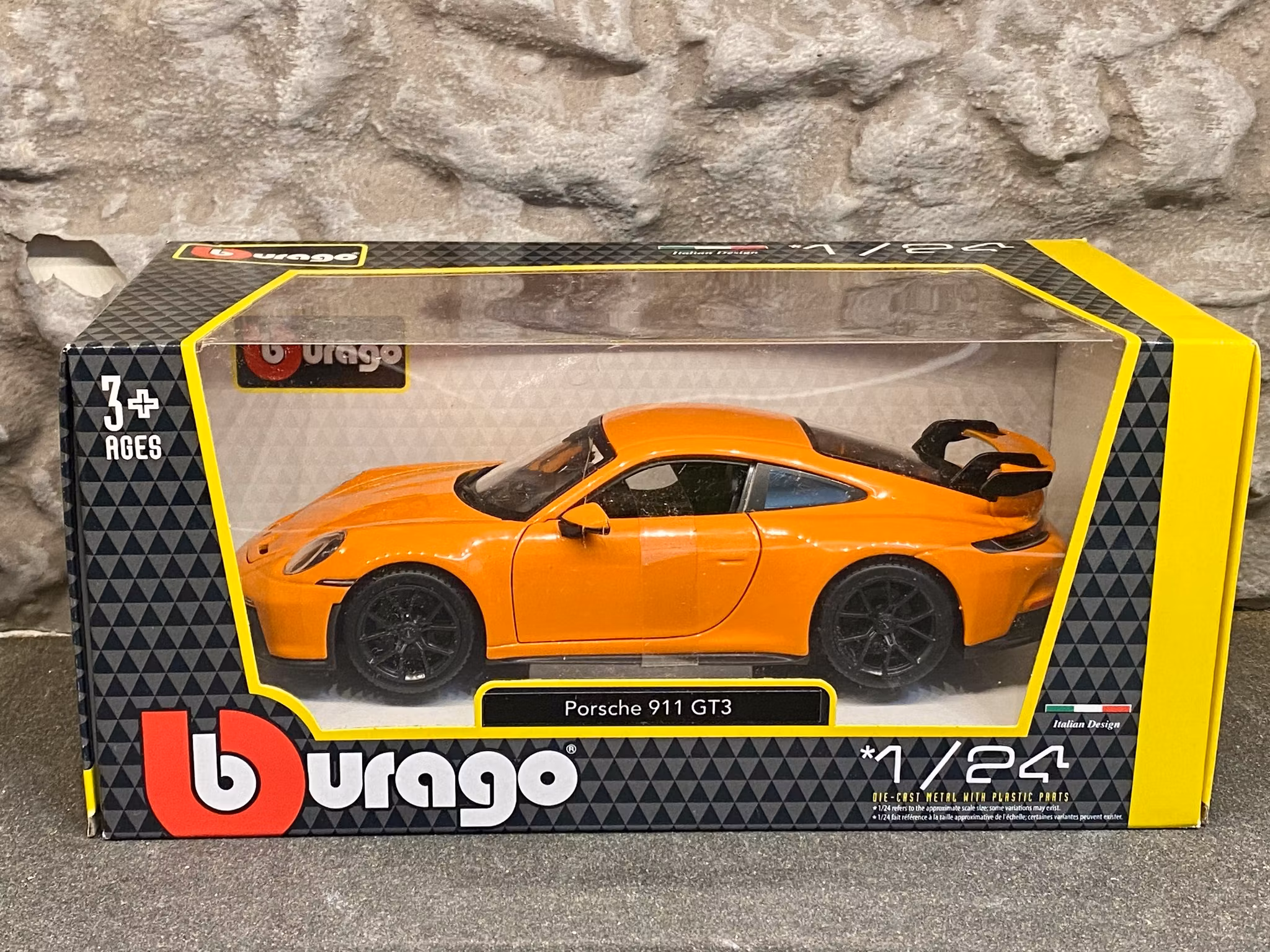 Skala 1/24 Porsche 911 GT3 (992), Orange fr Bburago
