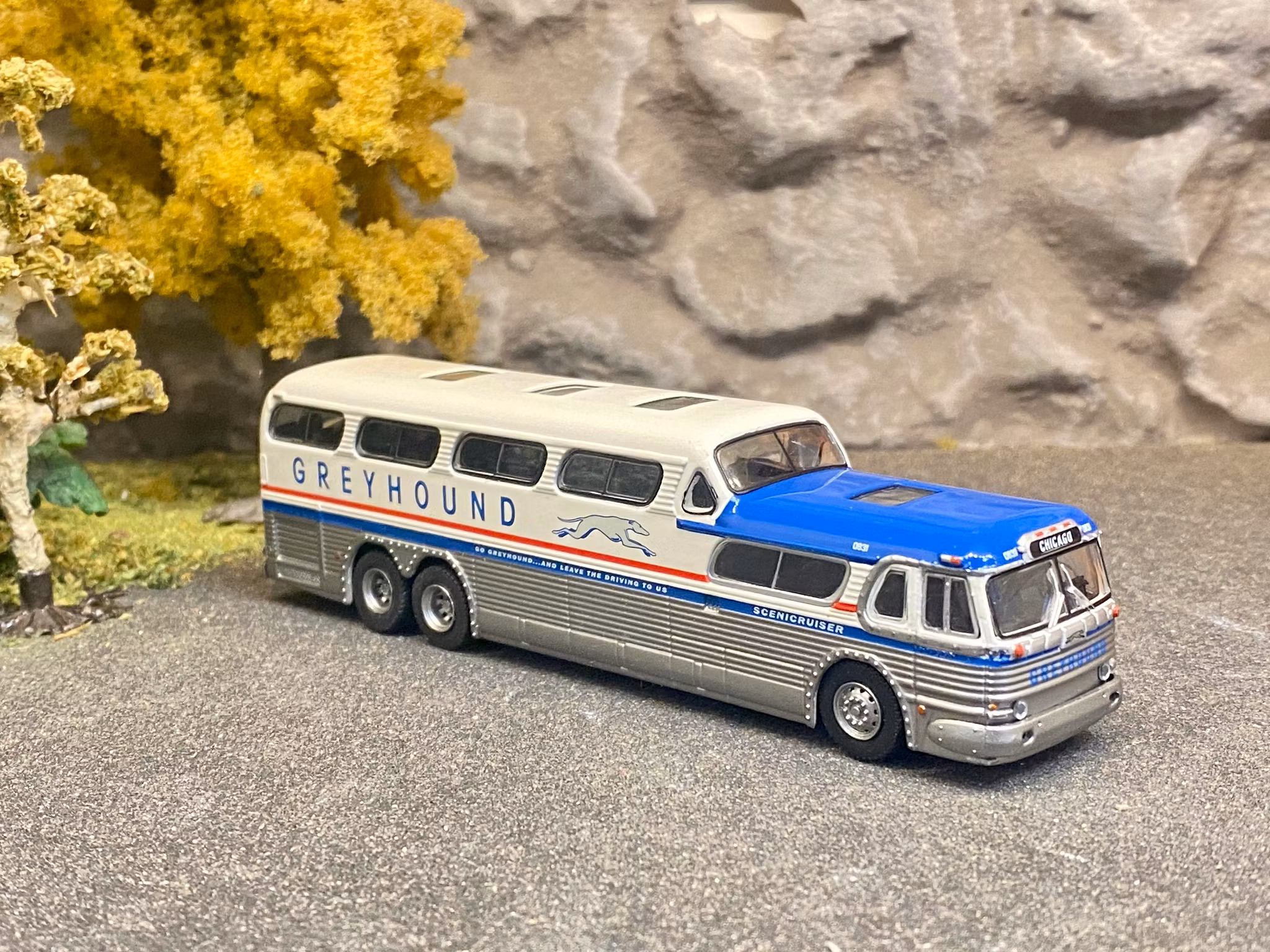 Skala 1/87 Greyhound Scenicruiser Bus "Greyhound" fr Brekina