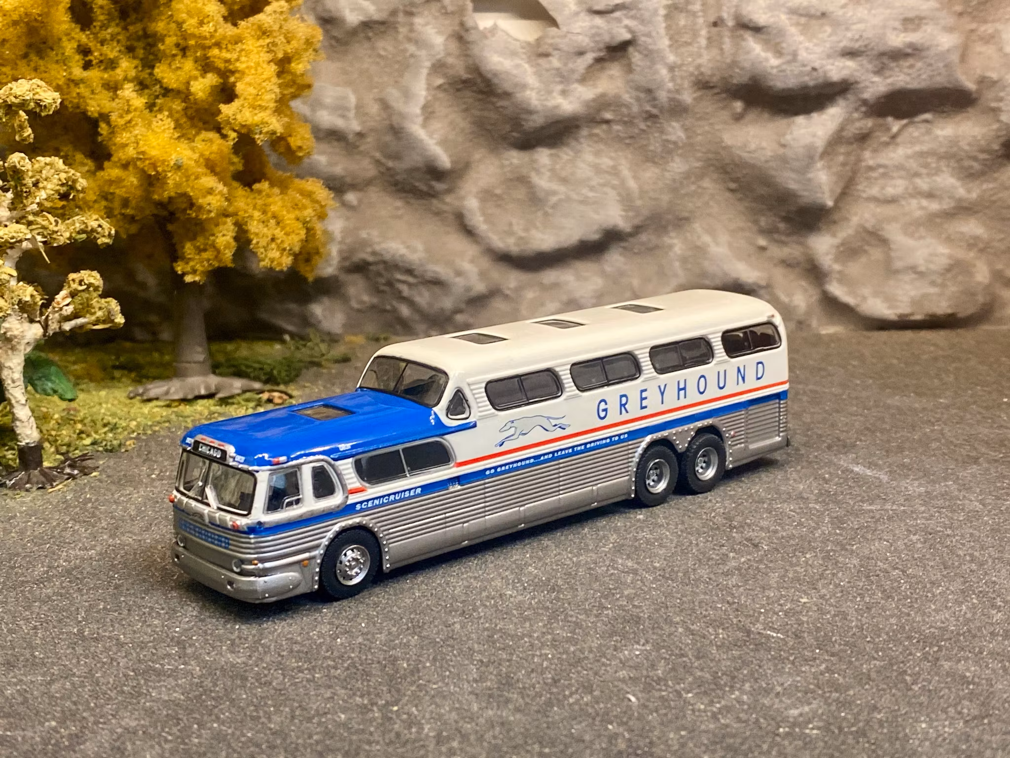 Skala 1/87 Greyhound Scenicruiser Bus "Greyhound" fr Brekina