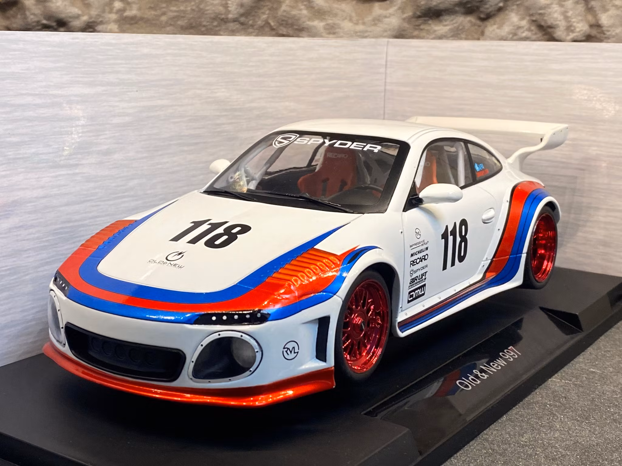 Skala 1/18 porsche 911 (997) RWB Old & New #118, White fr MCG/Model Car Group