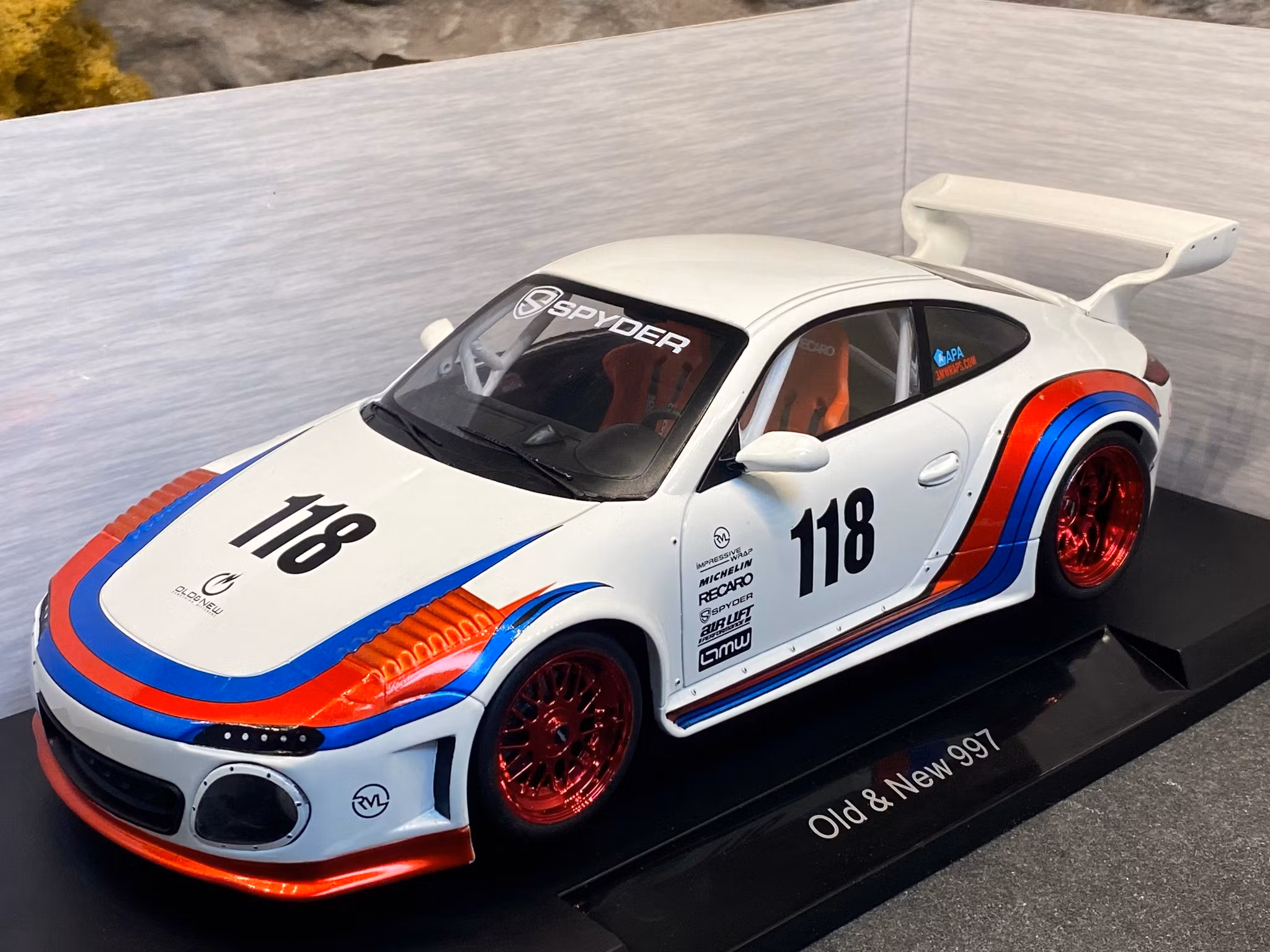 Skala 1/18 porsche 911 (997) RWB Old & New #118, White fr MCG/Model Car Group