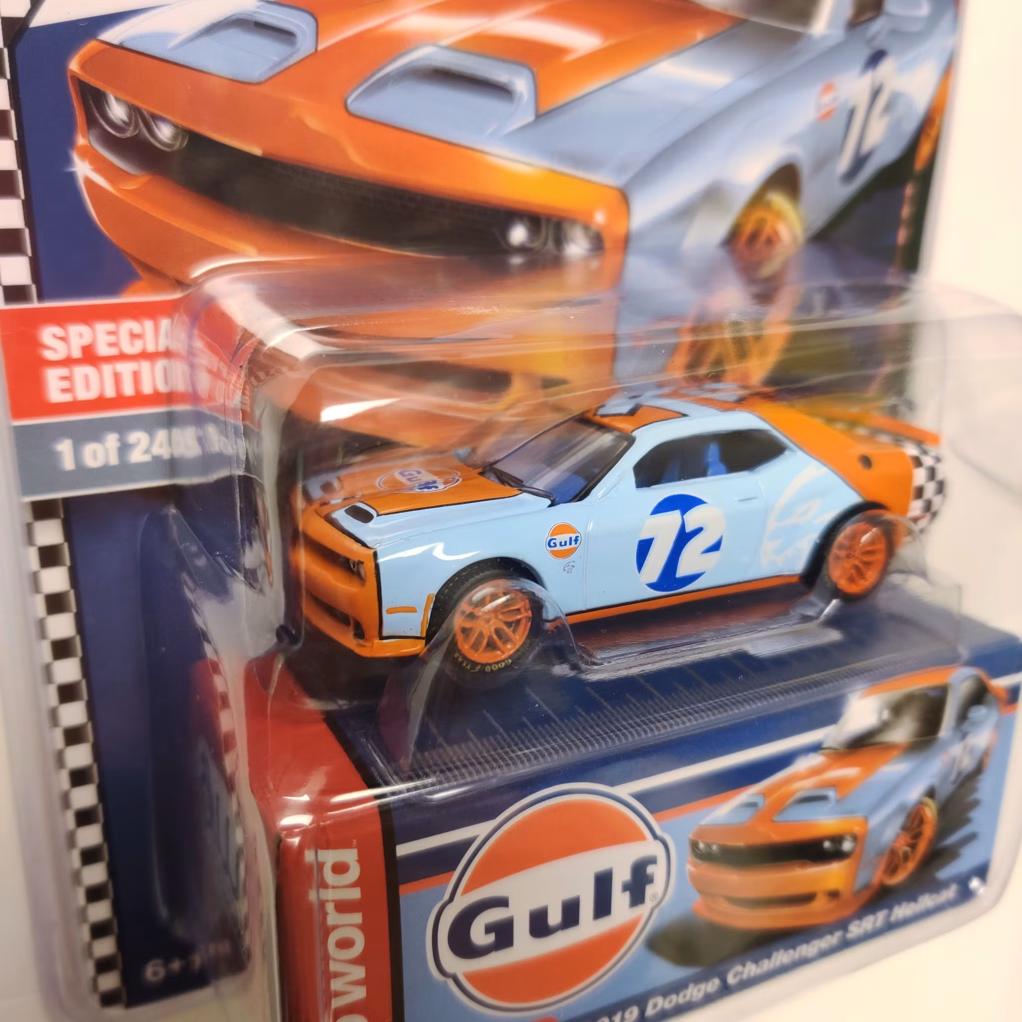Skala 1/64 - Dodge Challenger SRT Hellcat 2019 "GULF" fr Auto World