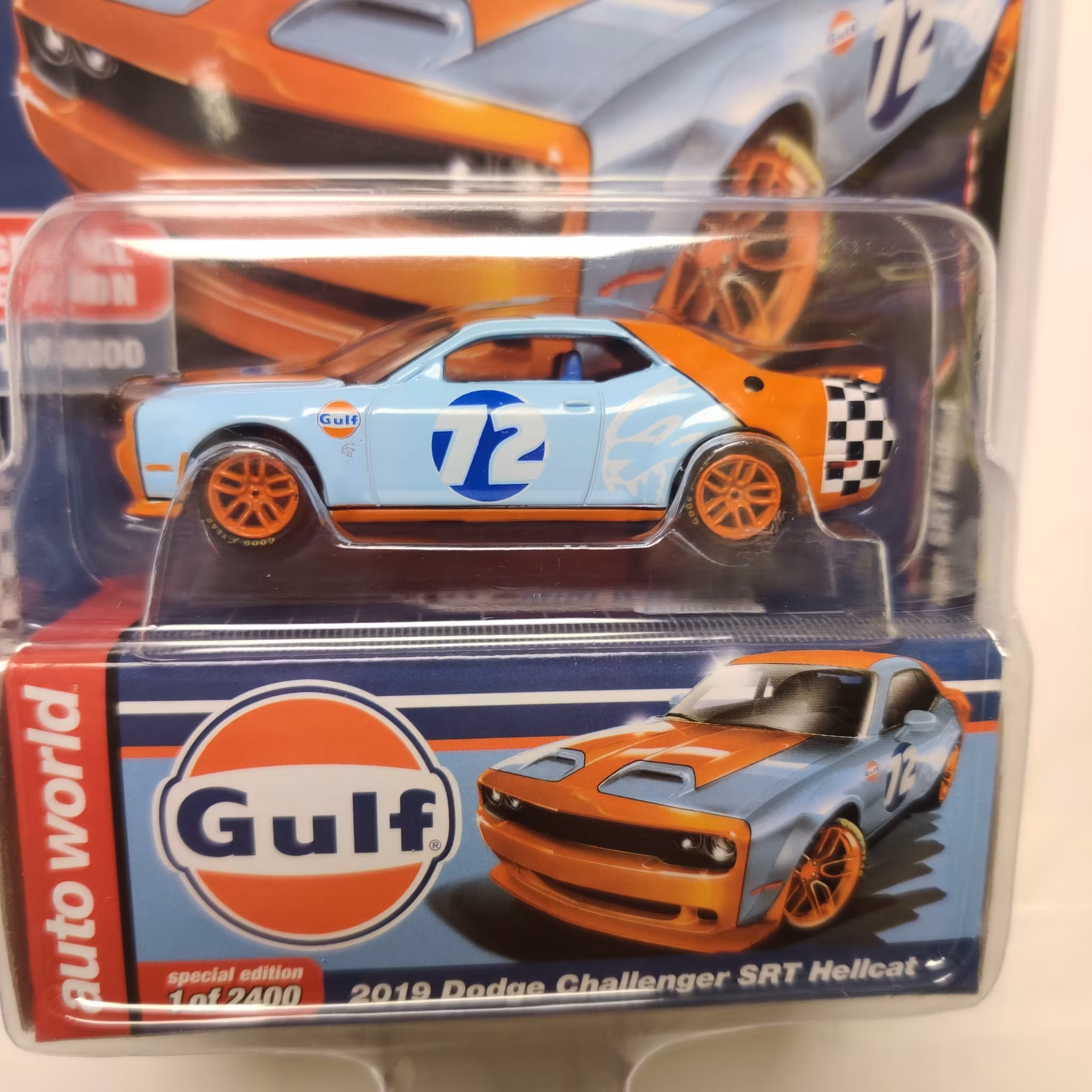 Skala 1/64 - Dodge Challenger SRT Hellcat 2019 "GULF" fr Auto World