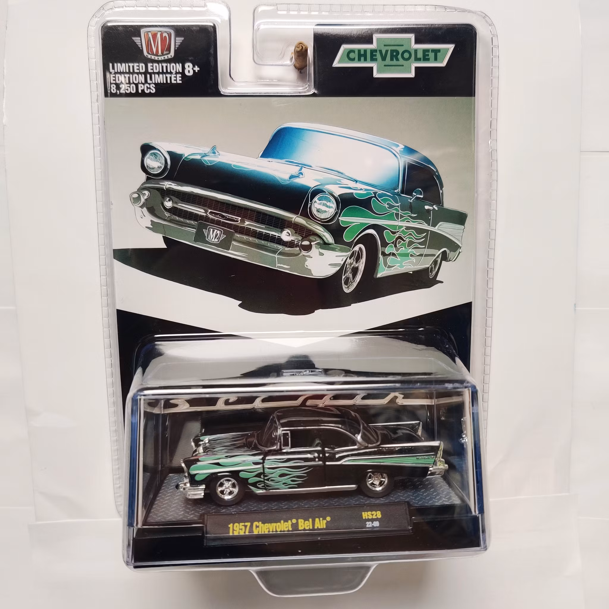Skala 1/64 - Chevrolet Bel Air 57' "Black with Green Flames" fr Auto World