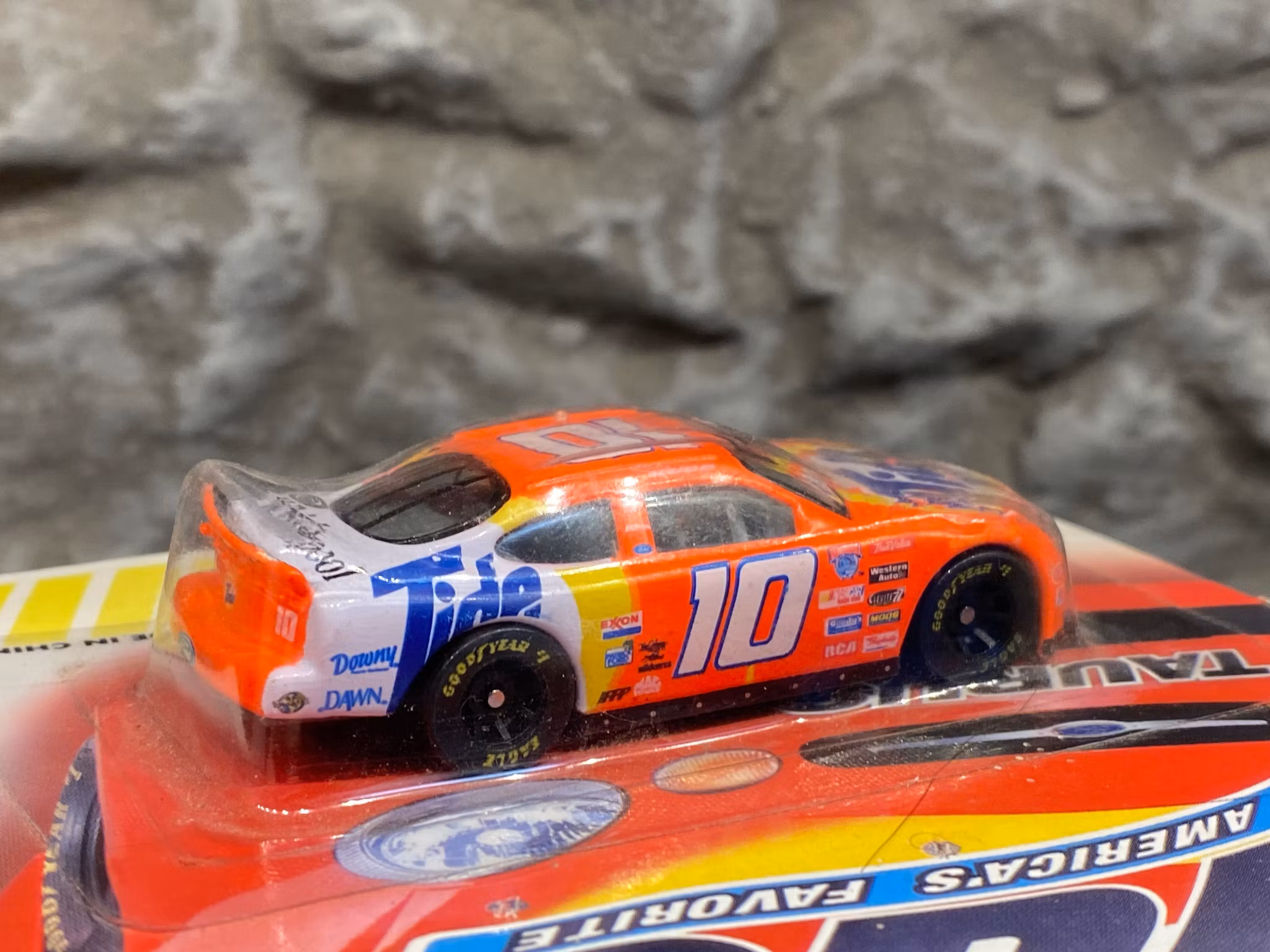 Skala 1/64 Tide Racing Collectors Edition - Ford Taurus "Nascar" fr Racing Champions