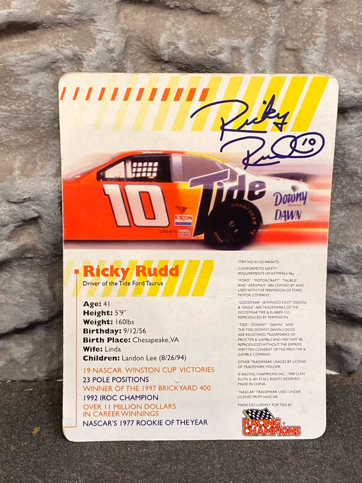 Skala 1/64 Tide Racing Collectors Edition - Ford Taurus "Nascar" fr Racing Champions