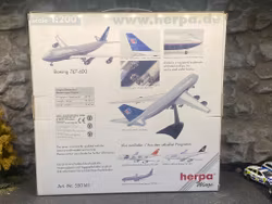 Scale 1/200 Boeing 747-400 "United Airlines" 550161 fr Herpa Wings