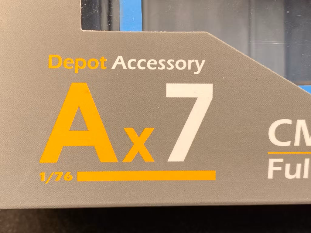 Skala 1/64 & 1/76: CMB Bus Depot Service Set - Diorama Blue/Yellow fr Tiny Toys