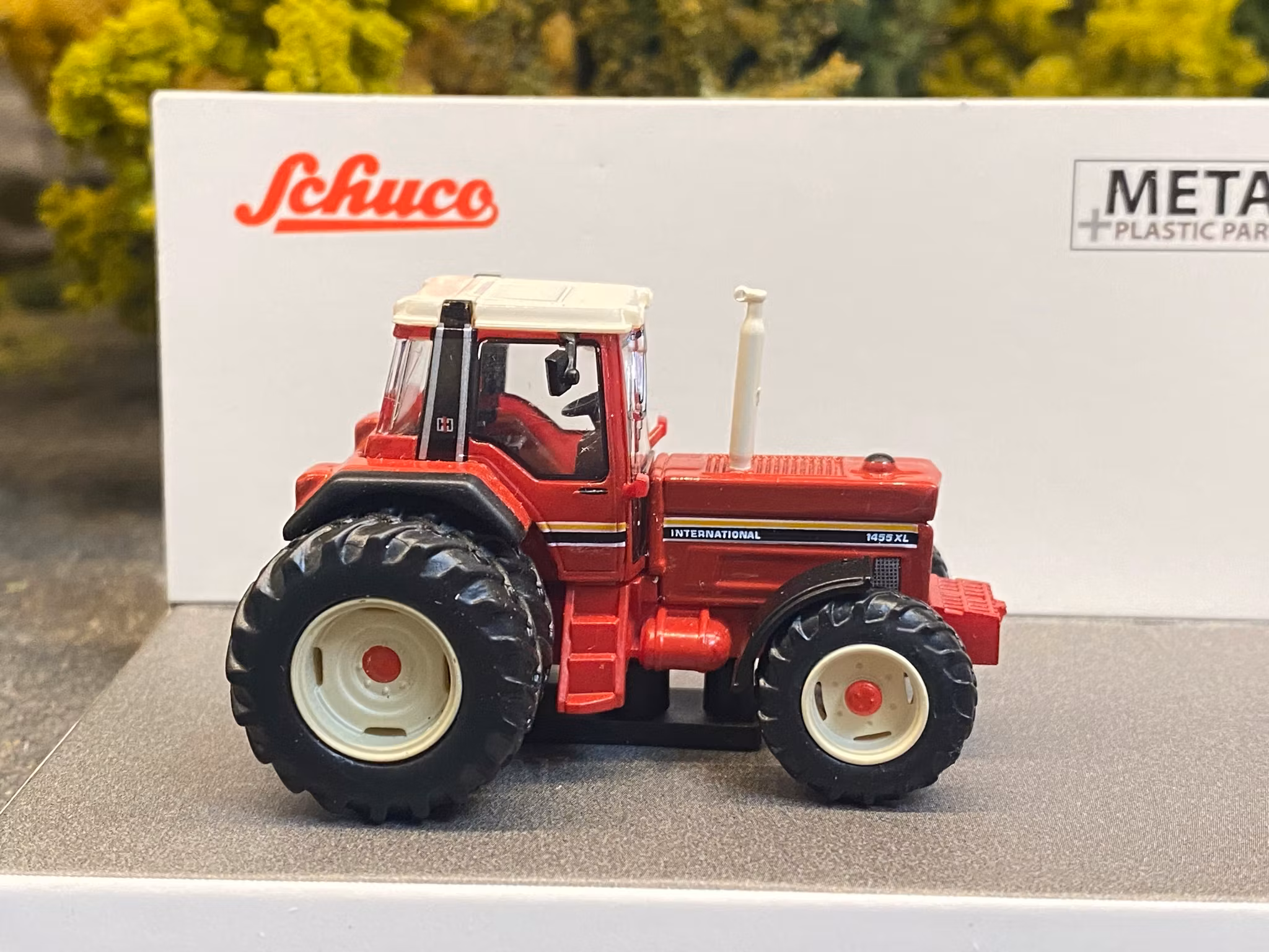 Scale 1/87 Tractor IHC 1455 XL, Metal, Red, fr Schuco