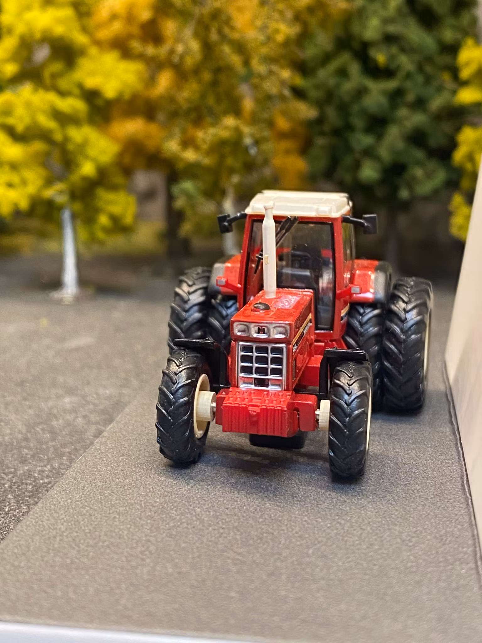 Scale 1/87 Tractor IHC 1455 XL, Metal, Red, fr Schuco