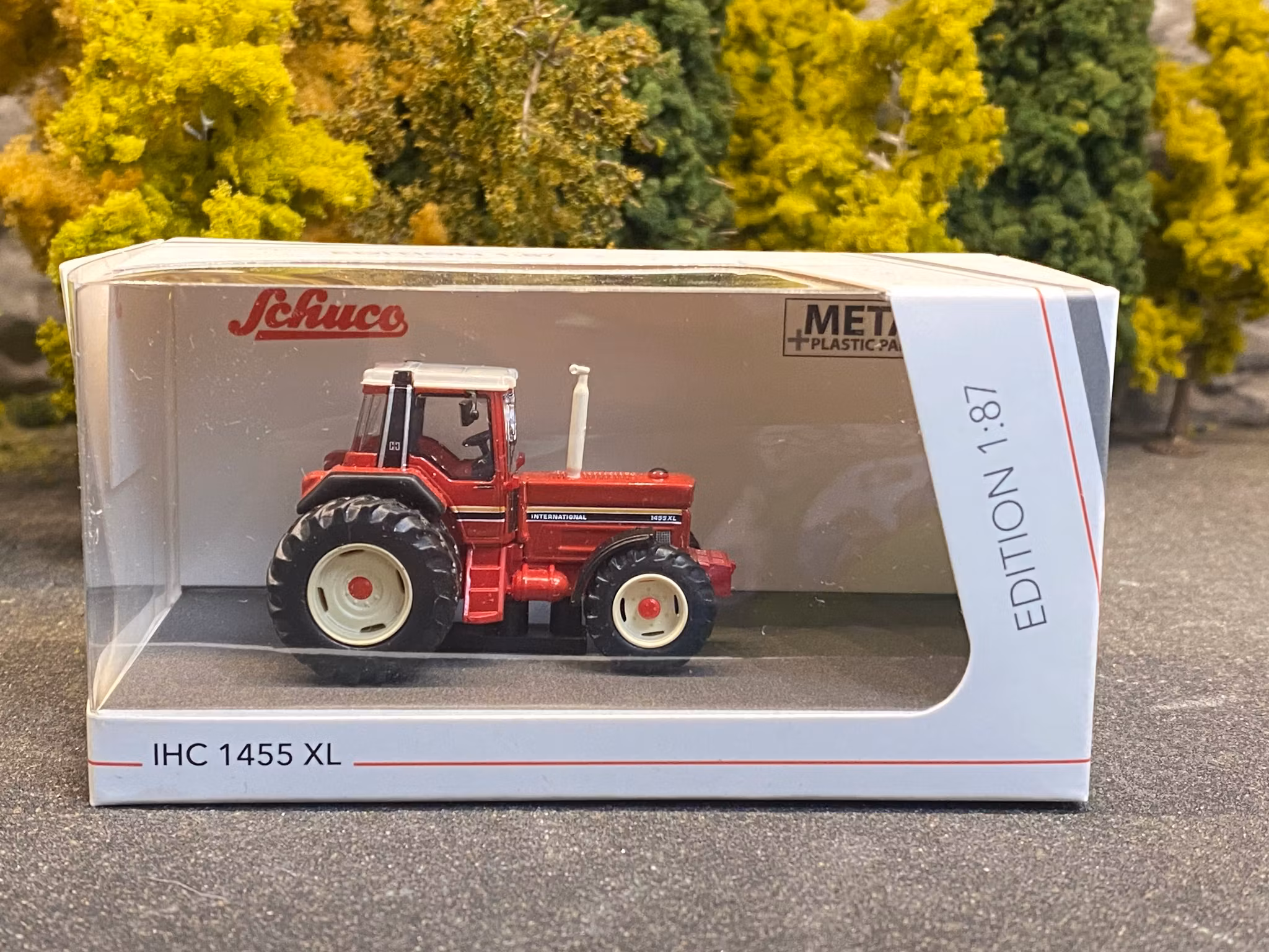 Scale 1/87 Tractor IHC 1455 XL, Metal, Red, fr Schuco