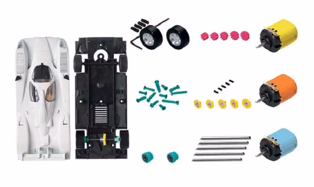 Scale 1/32 An. Slotcar: Aston Martin DBR9 C3193 - Scalextric Pro Performace KIT
