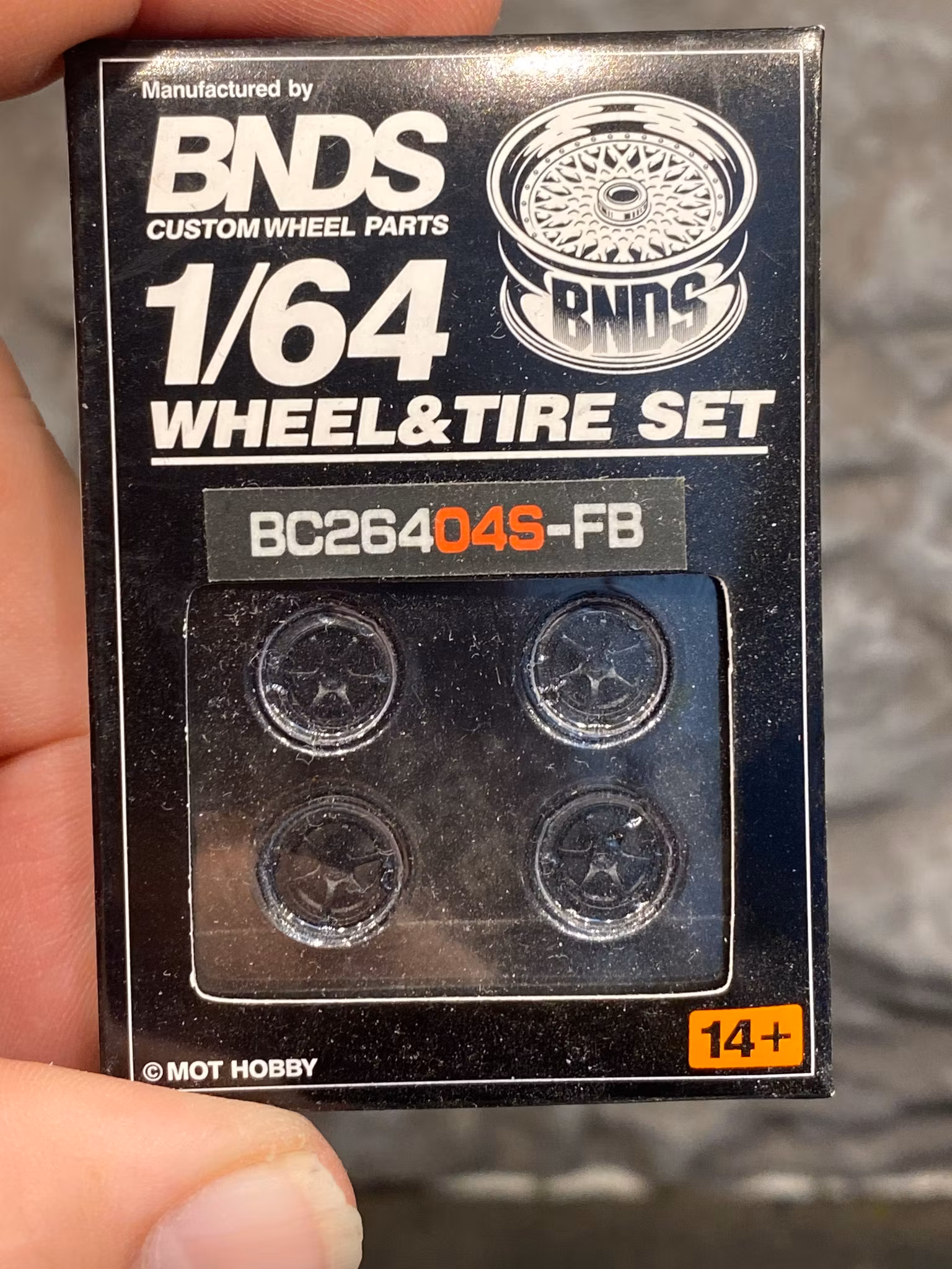 Skala 1/64 BNDS - Custom Wheel -  Wheel & Tire set: BC26404S-FB