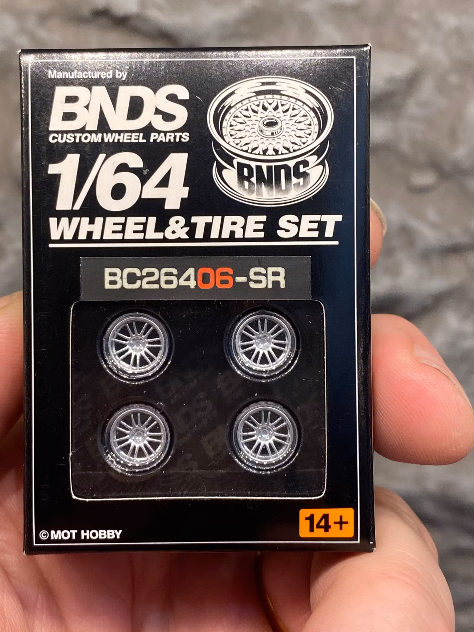 Skala 1/64 BNDS - Custom Wheel -  Wheel & Tire set: BC26406-SR