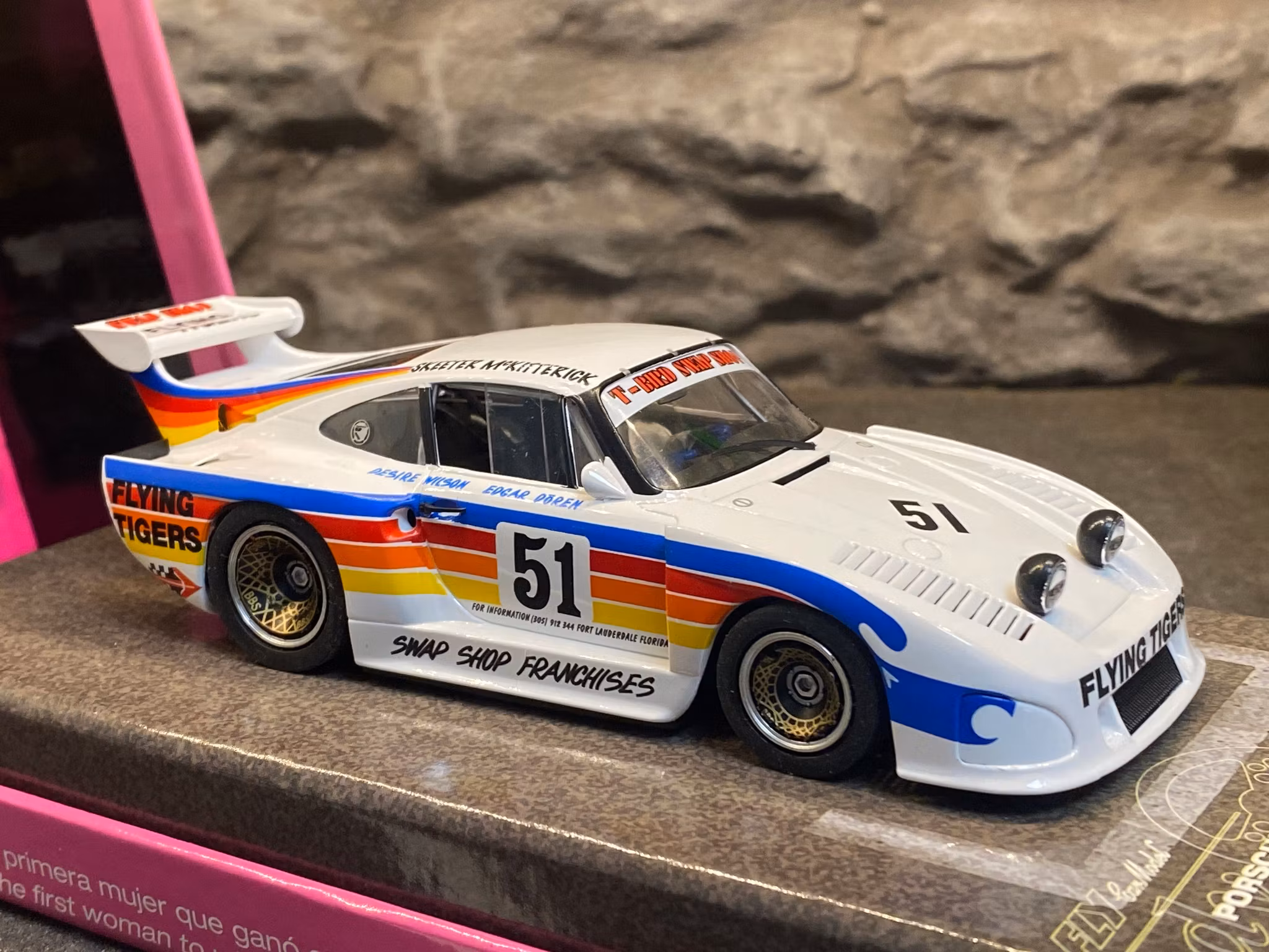 Skala 1/32 Analogue Slotcar - Porsche 935K Lady Racers - #03 Desiré Wilson fr FLY