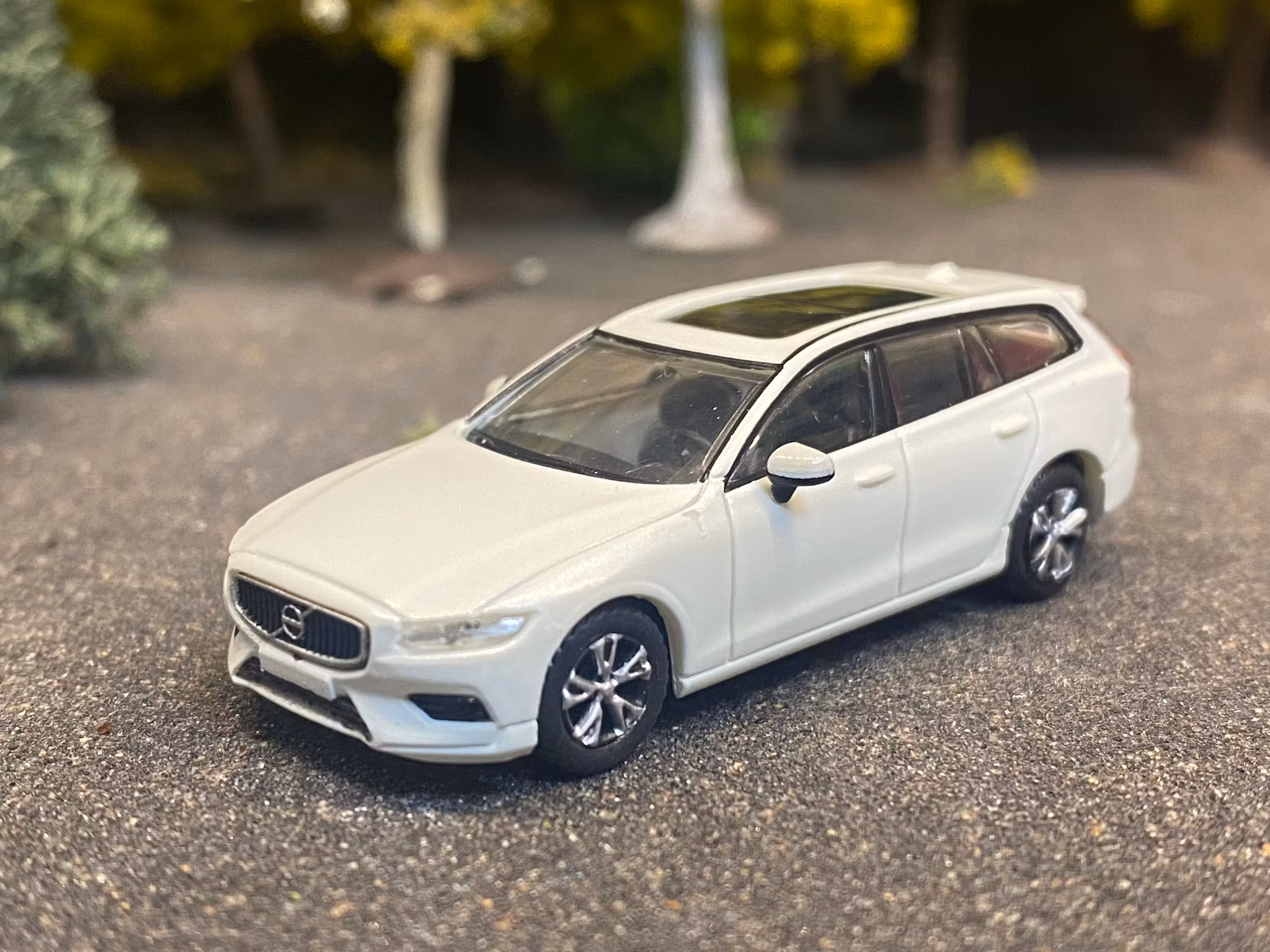 Skala 1/87 - NEW Volvo V60, white fr PCX87