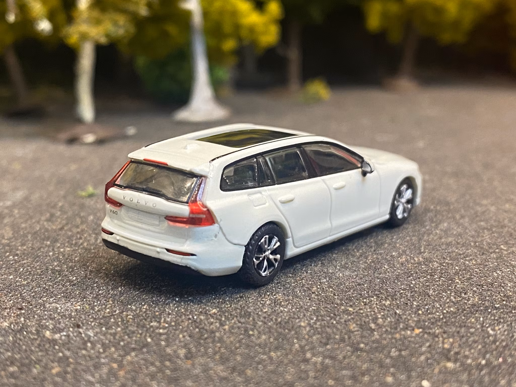 Skala 1/87 - NEW Volvo V60, white fr PCX87