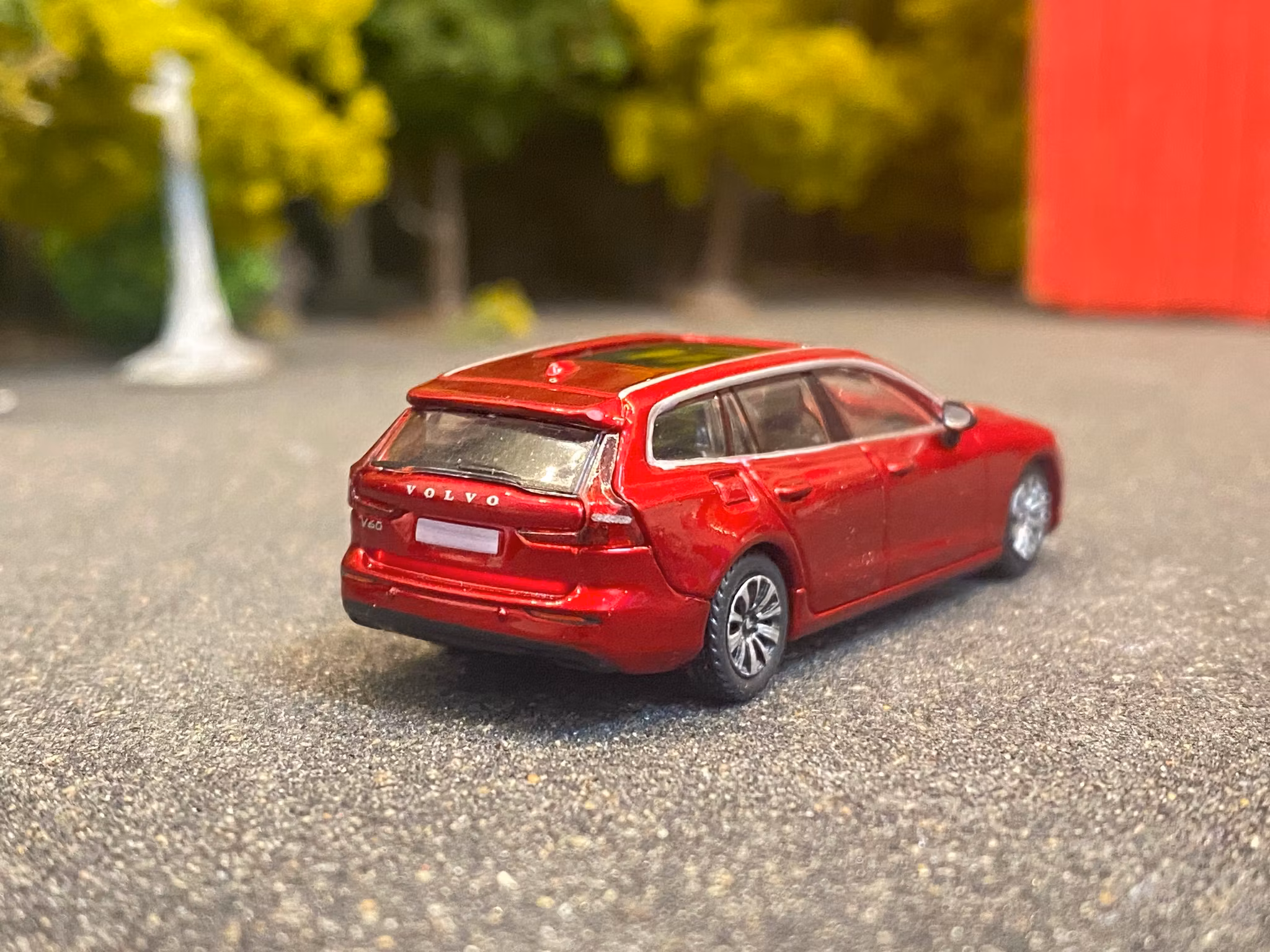 Skala 1/87 - NEW Volvo V60, Metallic Red fr PCX87