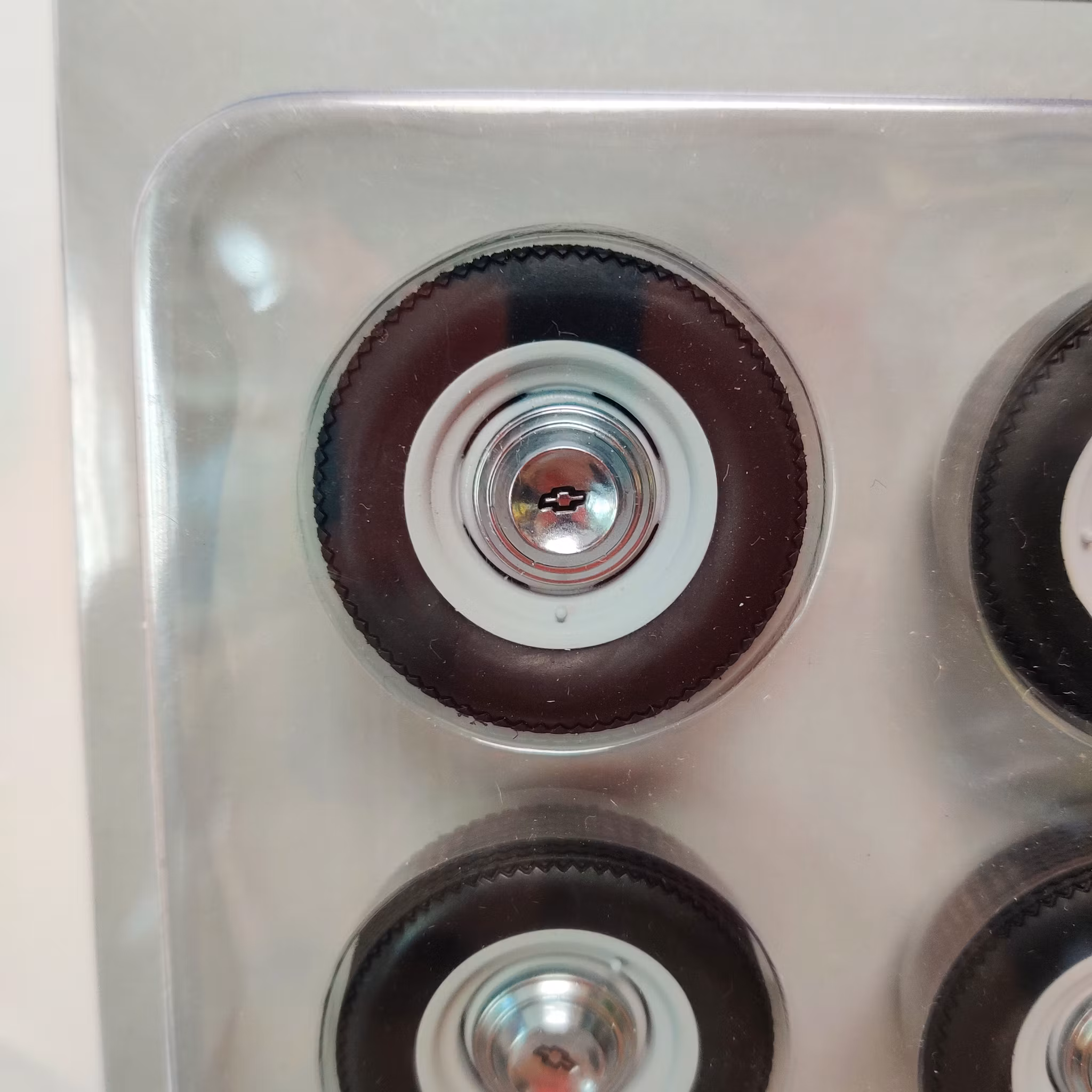 Skala 1/18 Dog Dish Wheel & Tire set Part.no 18832 fr gmp Parts Department