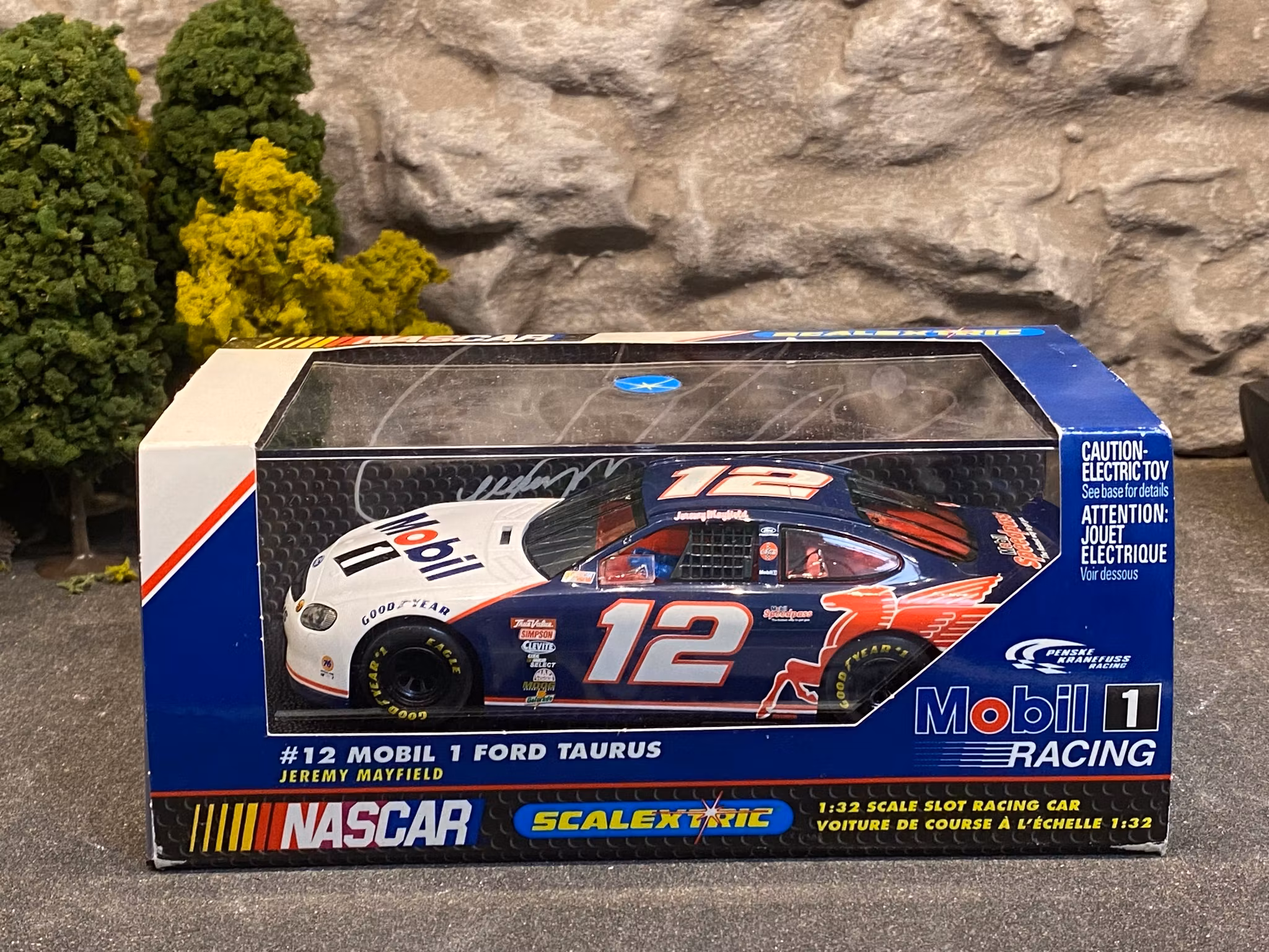 Skala 1/32 Analogue Slotcar - Ford Taurus - Mobil 1, #12, J Mayfield fr Scalextric