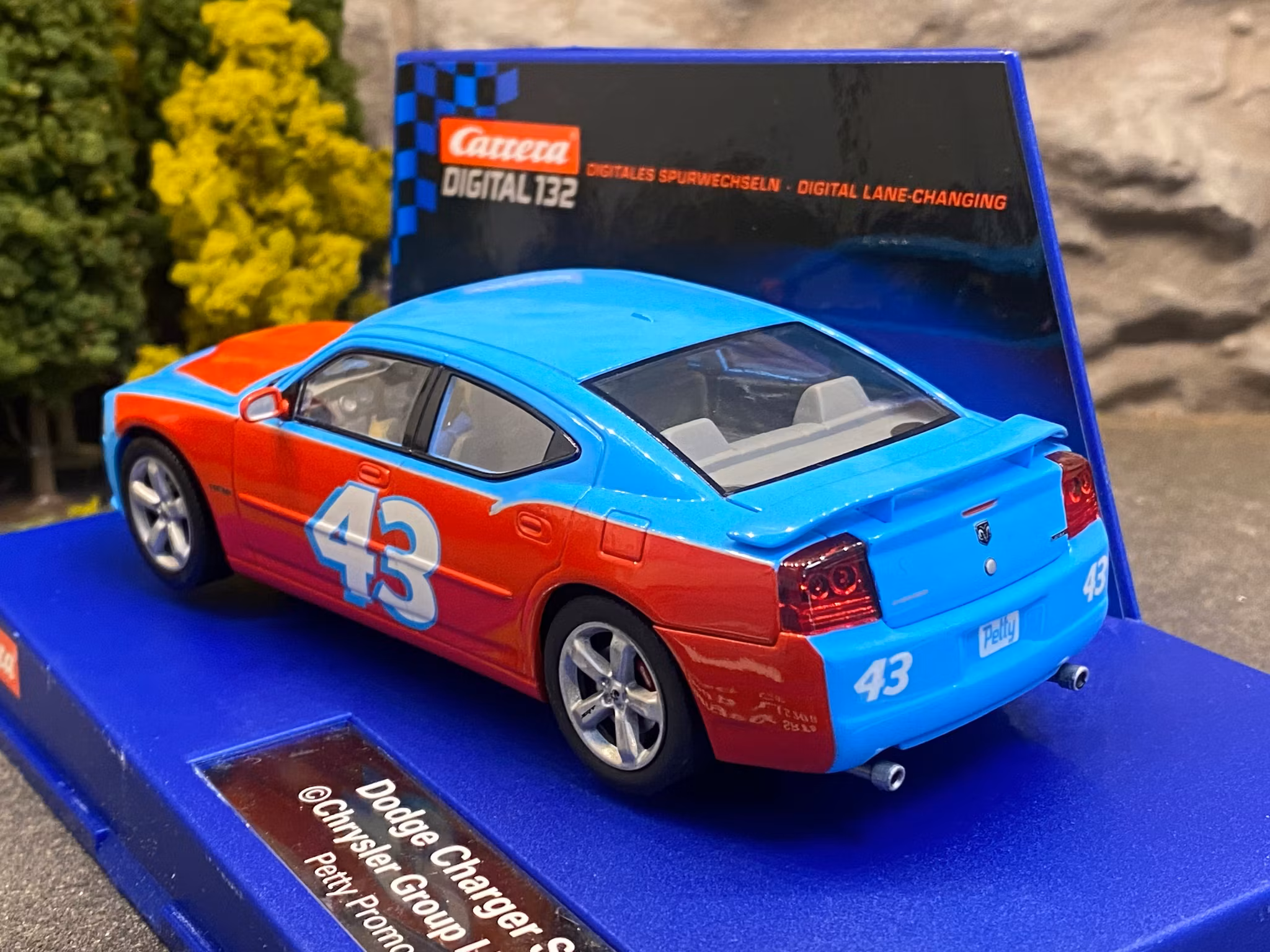 Skala 1/32 Digital/Analog slotcar fr Carrera: Dodge Charger SRT8, Blue/red #48