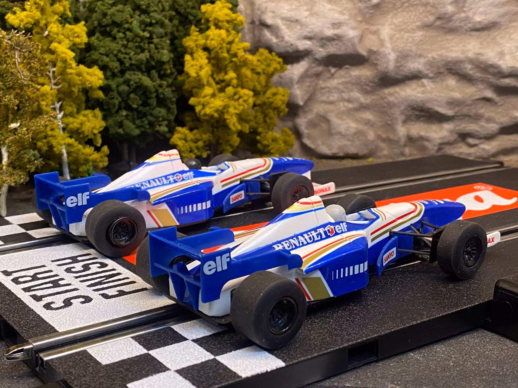 Skala 1/32 Begagnad/Used Analoge slotcar: 2 pcs Renault F1 fr Scalextric