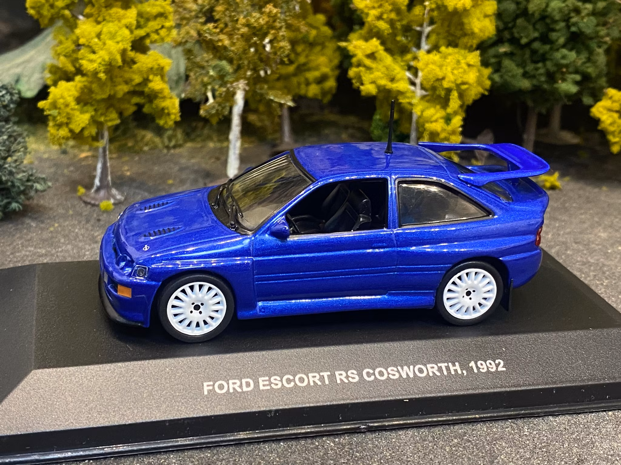 Skala 1/43 Ford Escort RS Cosworth 1992, Blue fr Solido