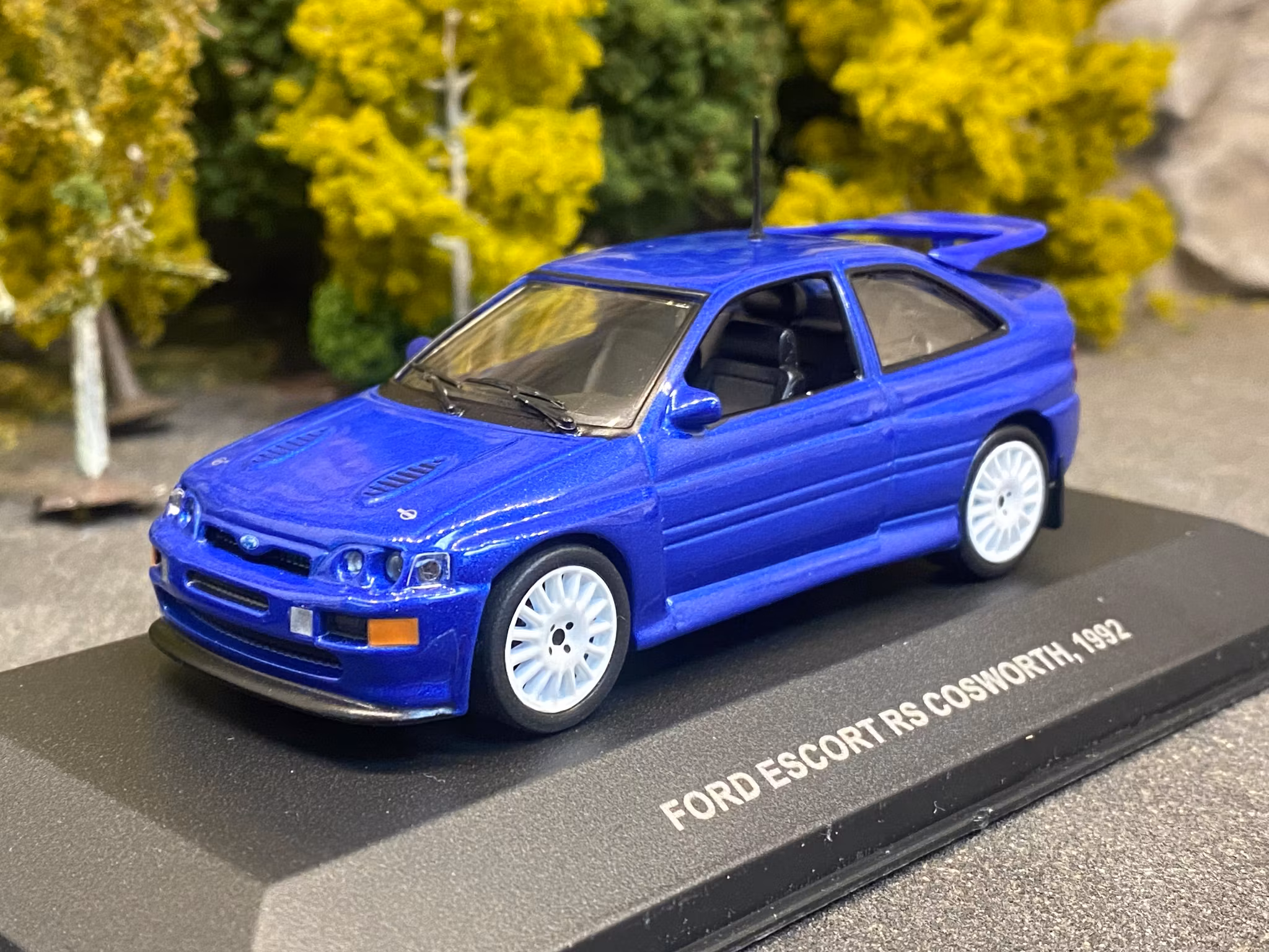 Skala 1/43 Ford Escort RS Cosworth 1992, Blue fr Solido