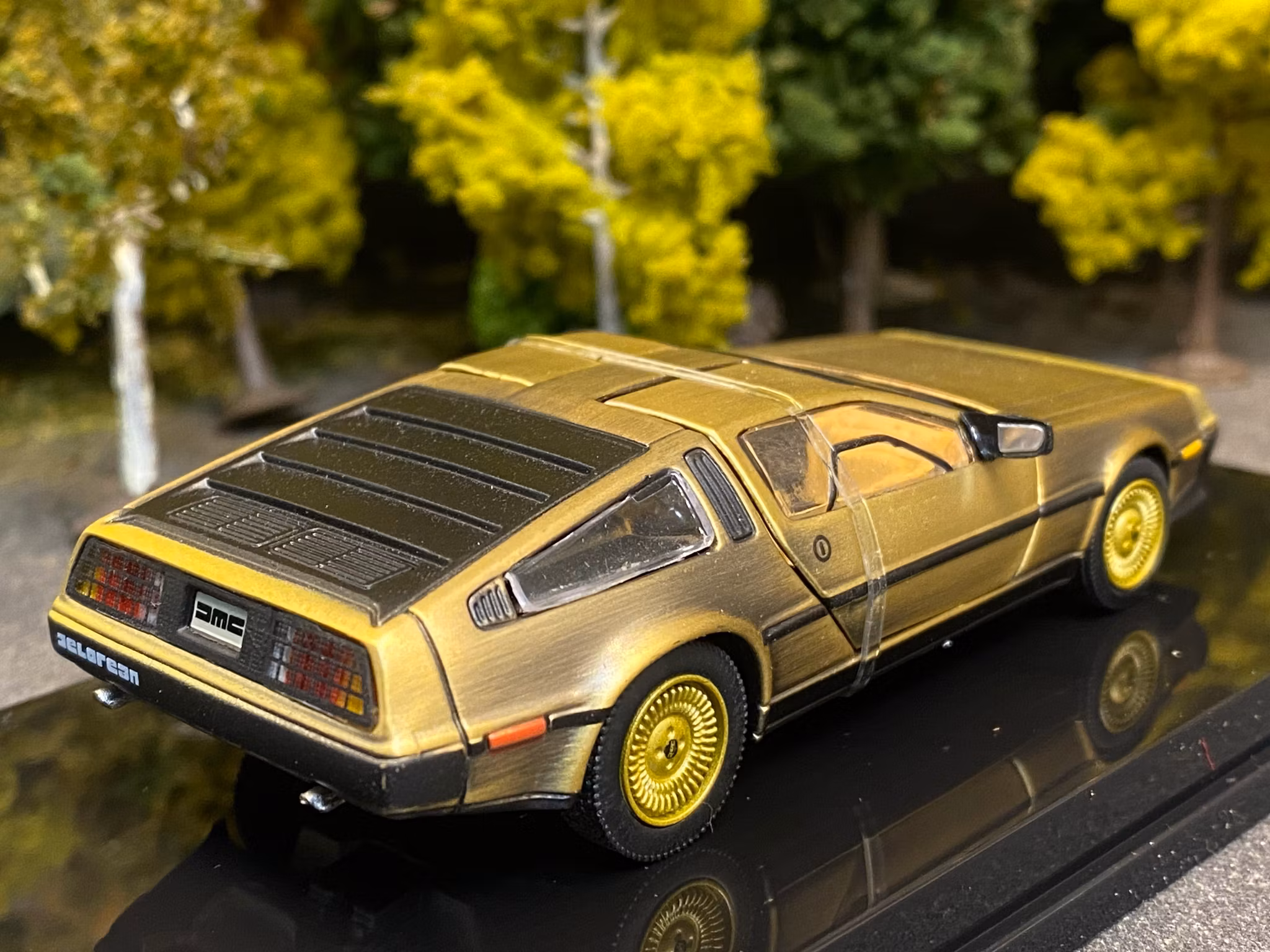 Skala 1/43 24002 DeLorean DMC-12 Coupe, Stainless steel Gold Edition fr Vitesse