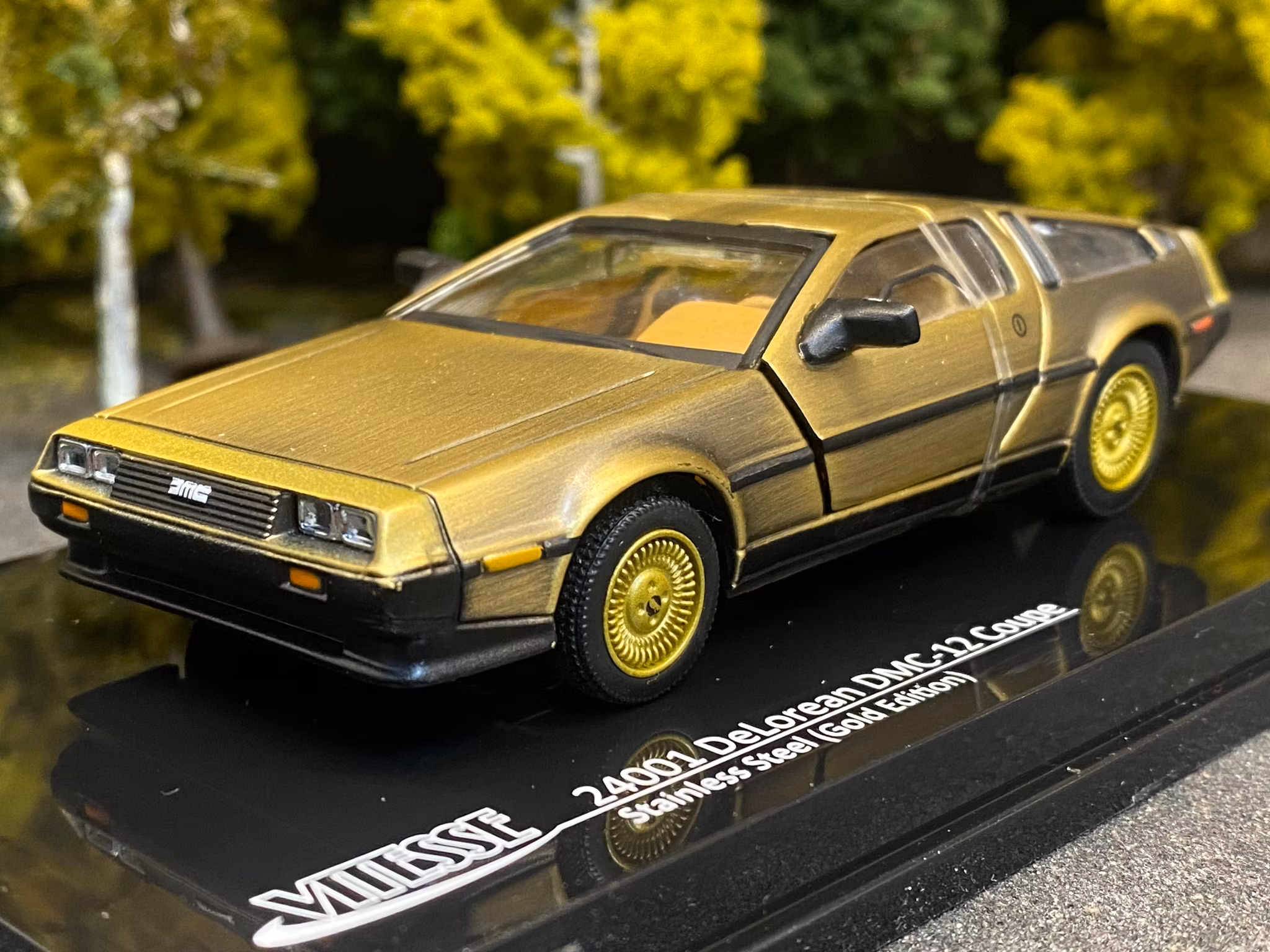 Skala 1/43 24002 DeLorean DMC-12 Coupe, Stainless steel Gold Edition fr Vitesse