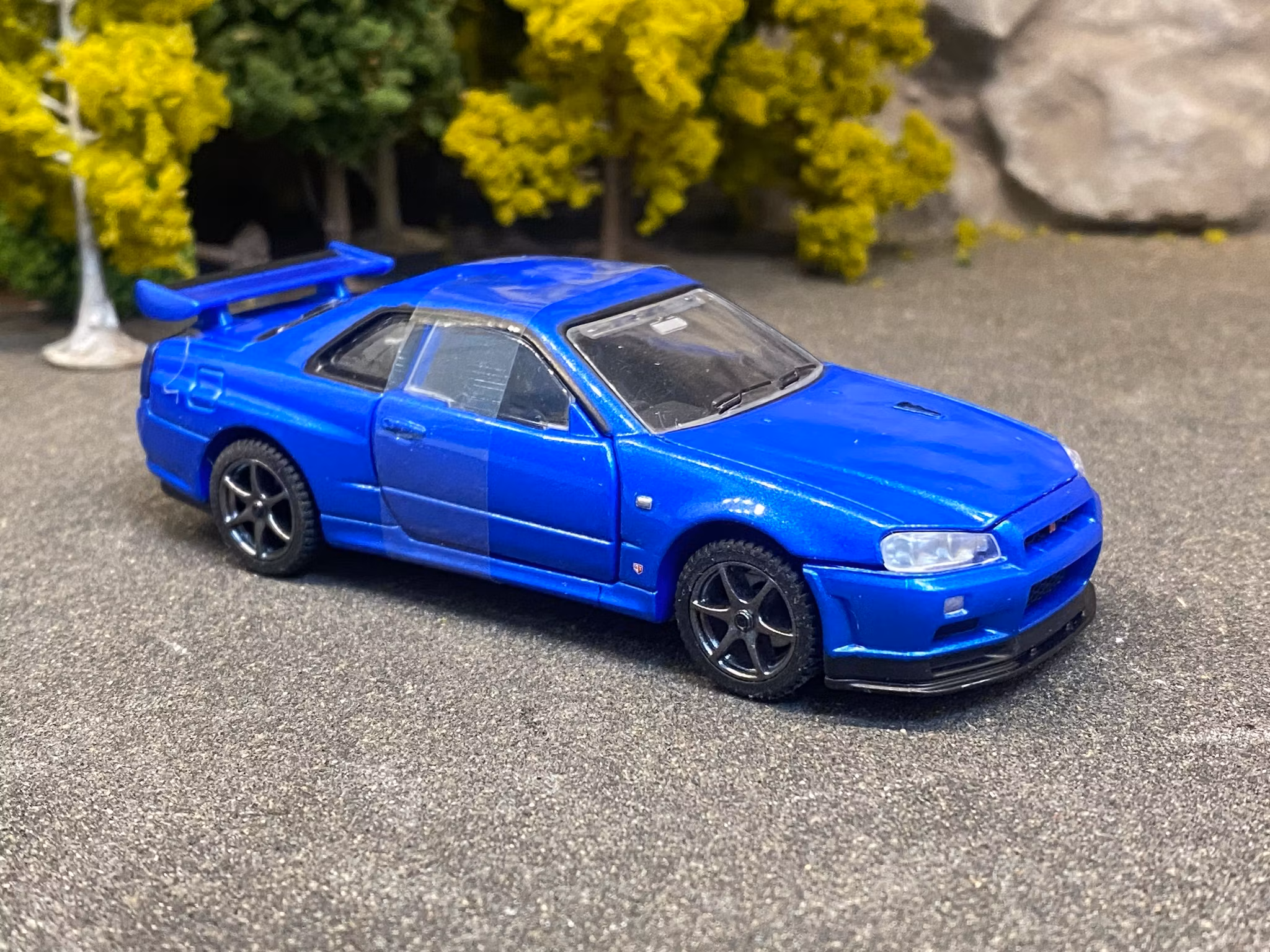 Skala 1/43 Nissan Skyline GT-R V-Spec II, Blue fr Tomica Premium RS