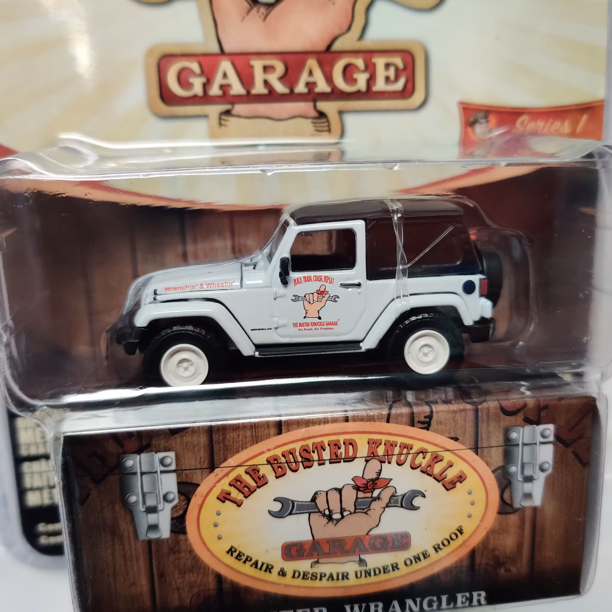 Skala 1/64 Greenlight "The Busted Knuckle Garage" Jeep Wrangler 2012 Ser.1