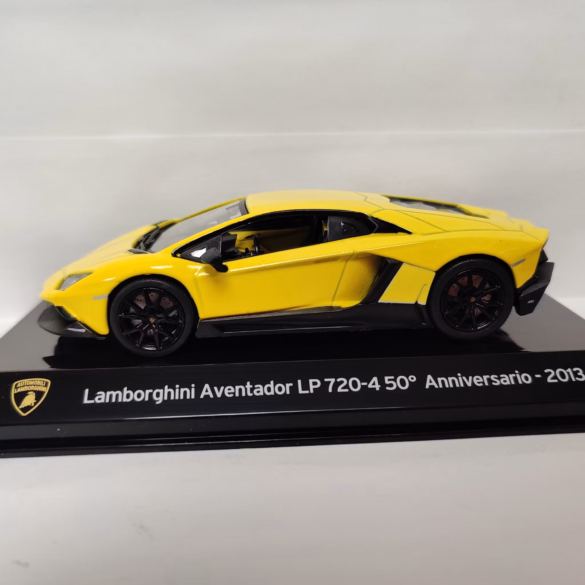 Skala 1/43: Lamborghini Aventador LP720-4 50th Anniversario 2013 fr Altaya