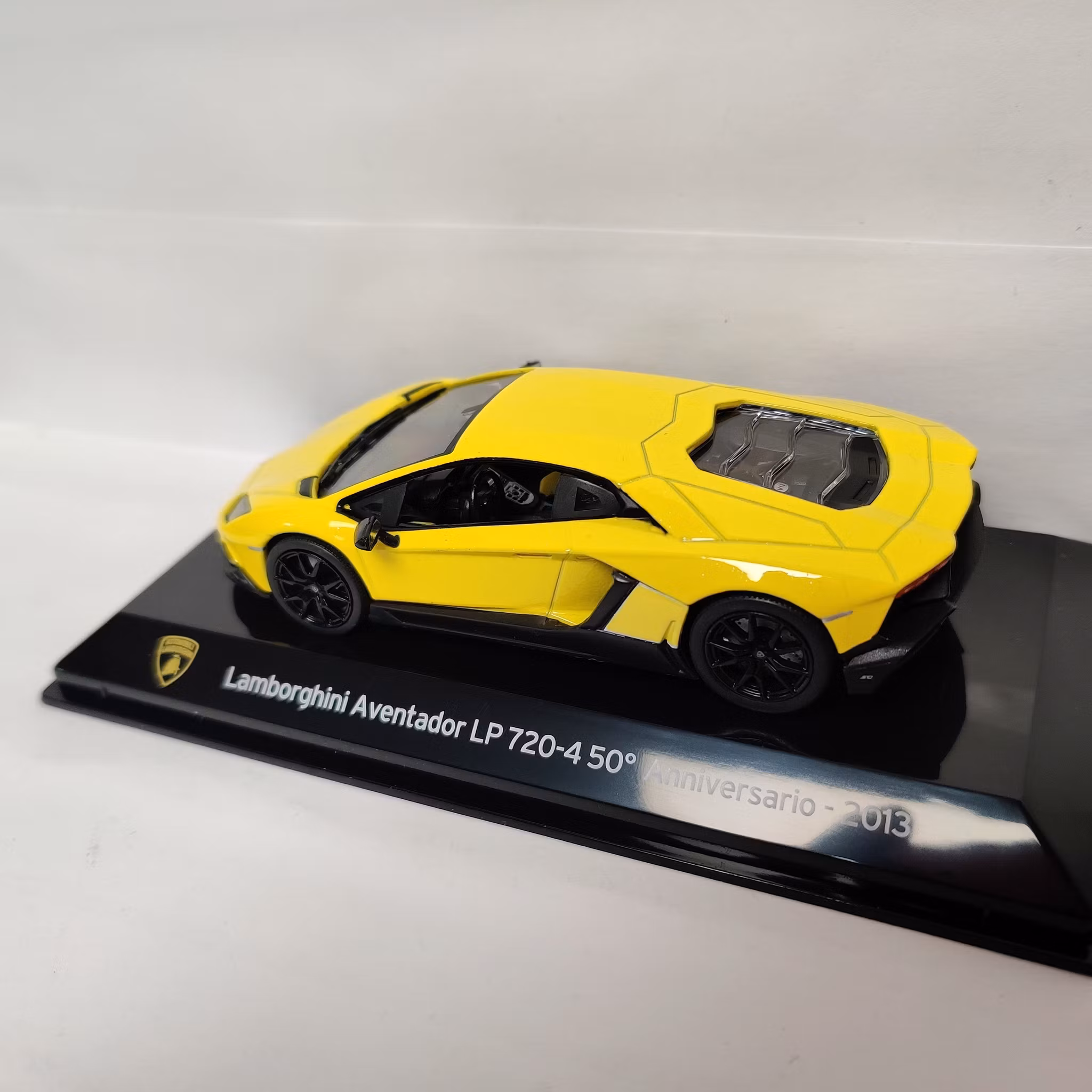 Skala 1/43: Lamborghini Aventador LP720-4 50th Anniversario 2013 fr Altaya