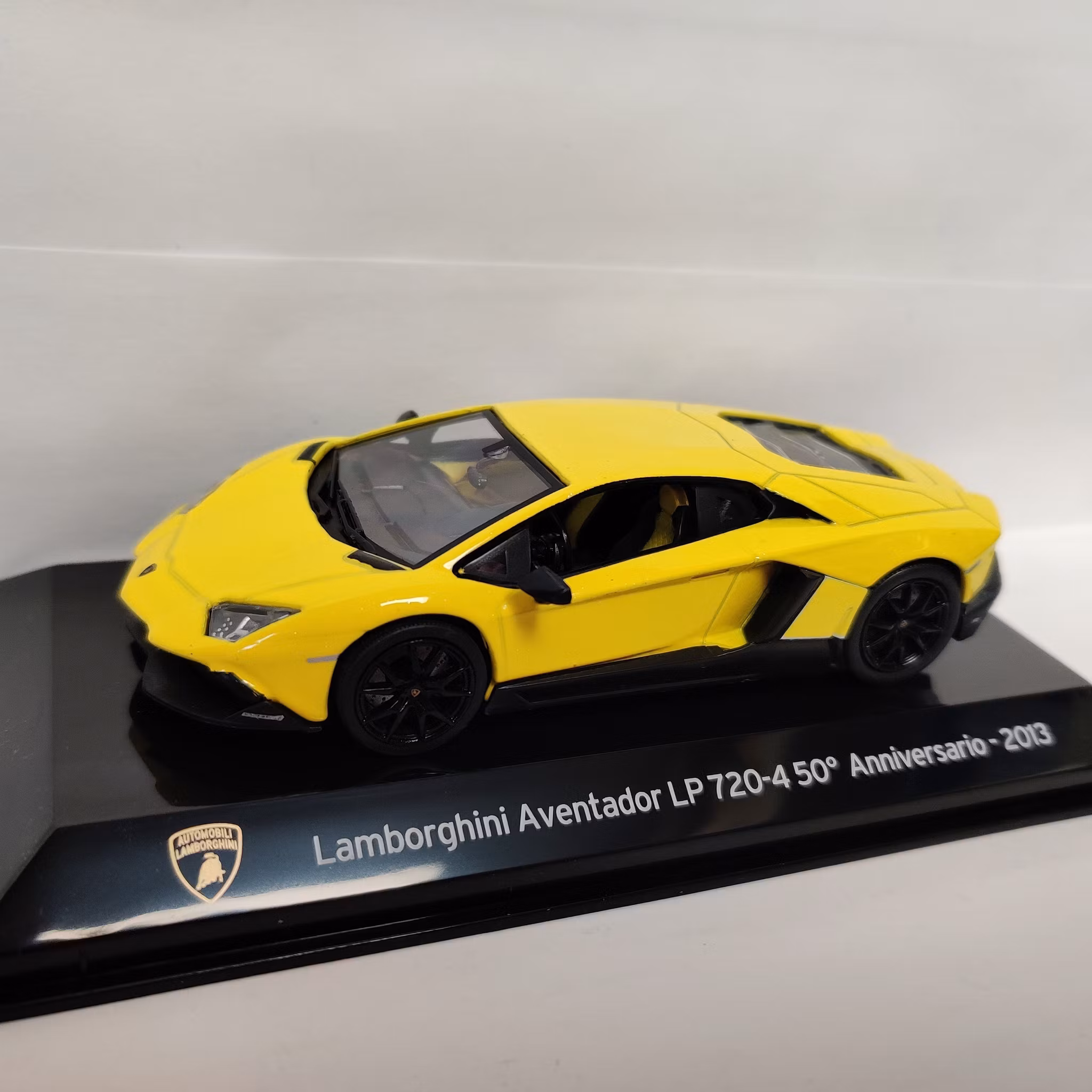 Skala 1/43: Lamborghini Aventador LP720-4 50th Anniversario 2013 fr Altaya