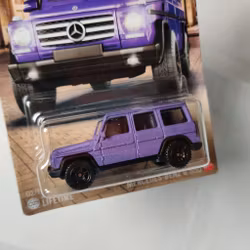 Skala 1/64 MATCHBOX - Germany - Mercedes-Benz G 550 - Lila matt