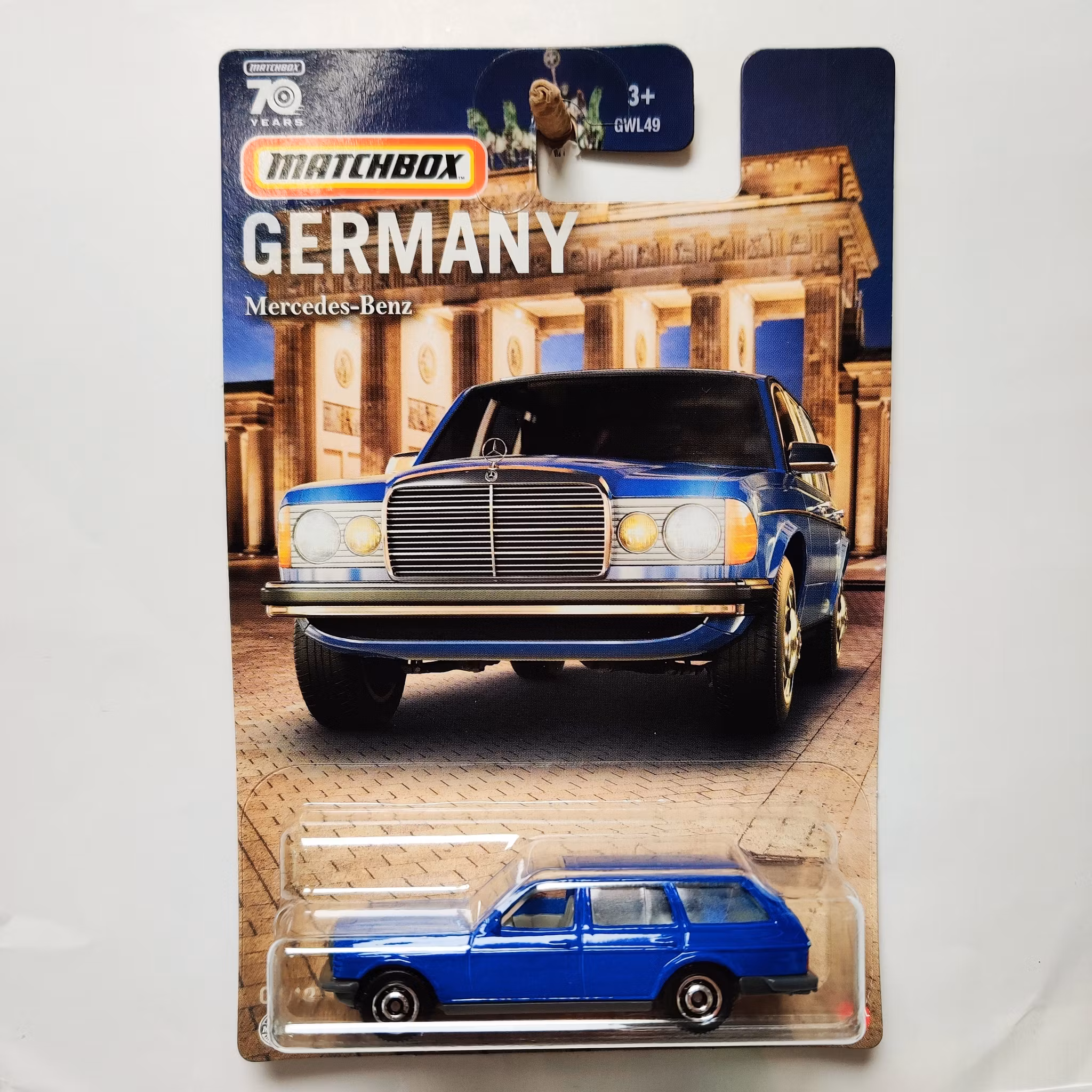 Skala 1/64 MATCHBOX - Germany - Mercedes-Benz W 123