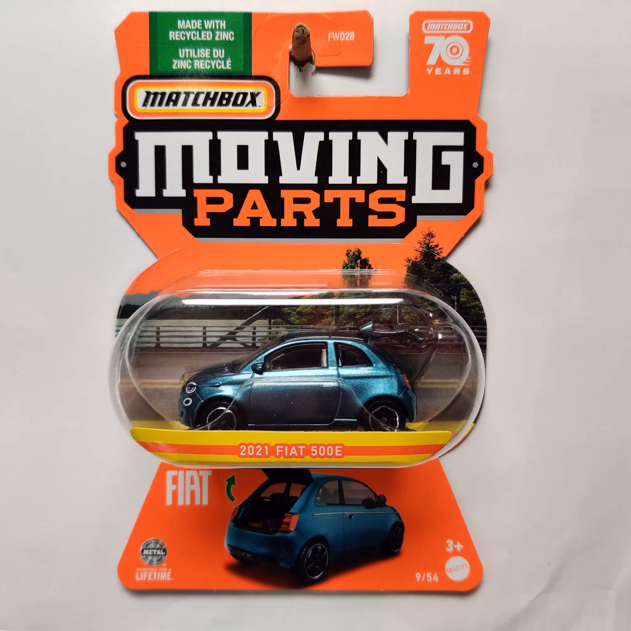 Skala 1/64 Matchbox "Moving Parts" - Fiat 500E 2021