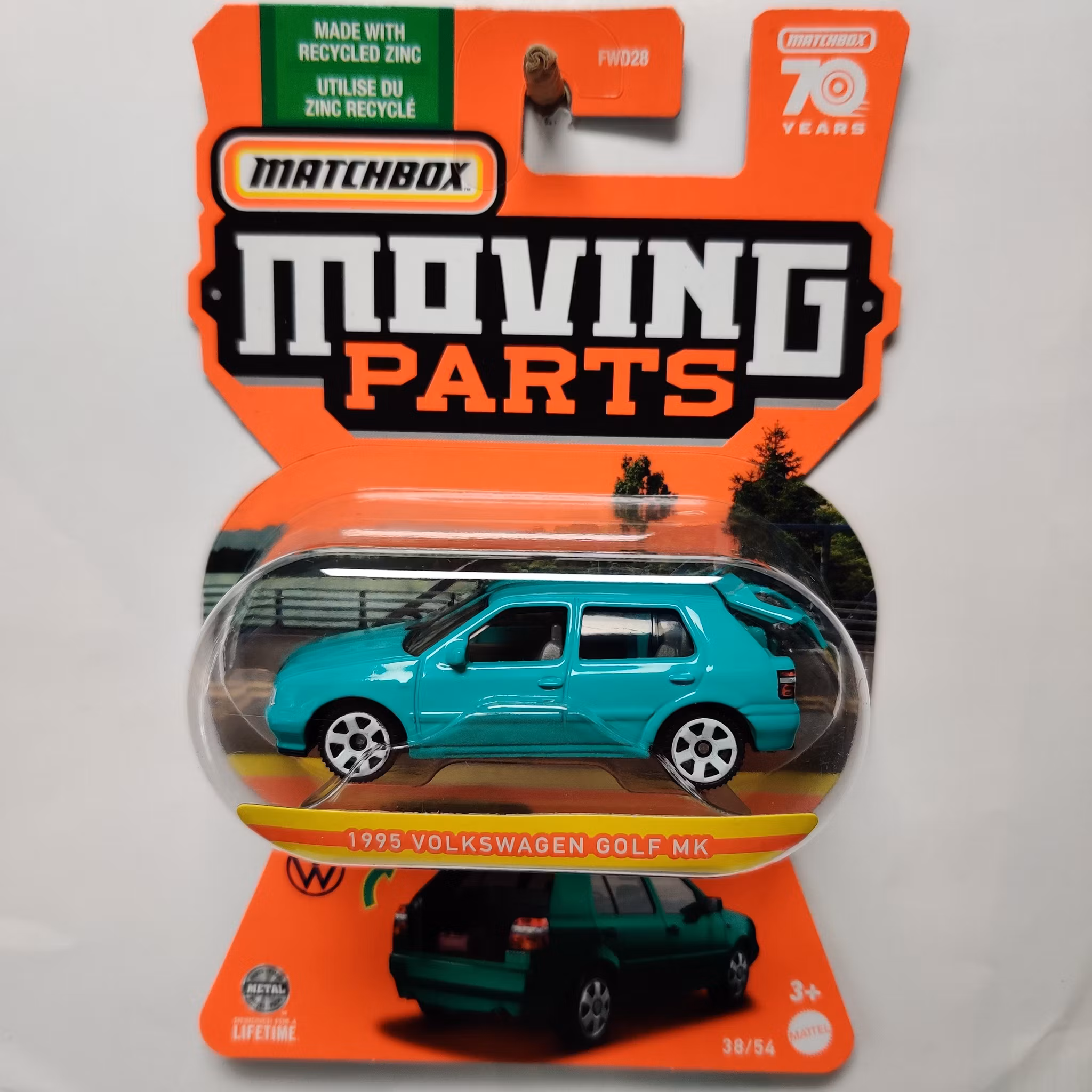 Skala 1/64 Matchbox "Moving parts" - Volkswagen Golf Mk3 95'