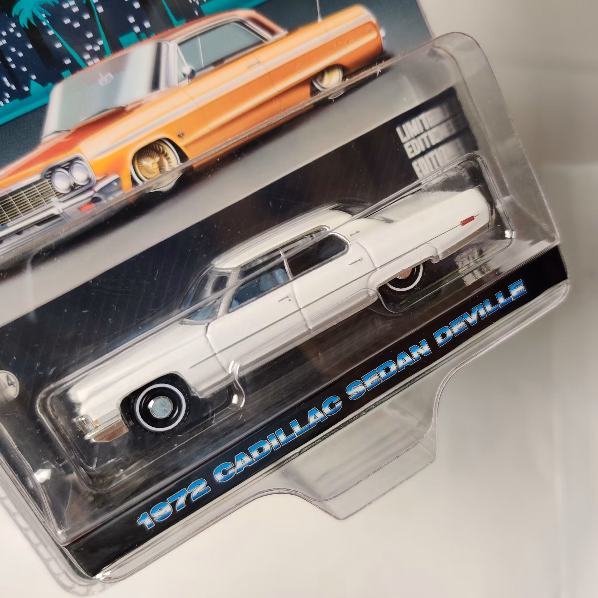 Skala 1/64 Greenlight, "California LowRiders" - Cadillac Sedan DeVille 72'