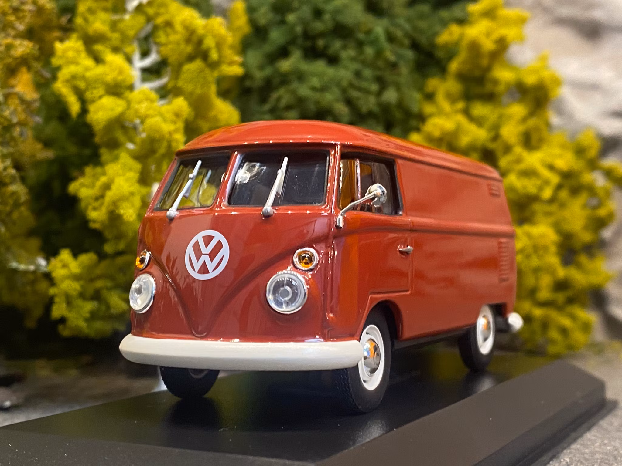 Skala 1/43 - Volkswagen T1 Kastenwagen Delivery Van 1963, Red, fr Maxichamps