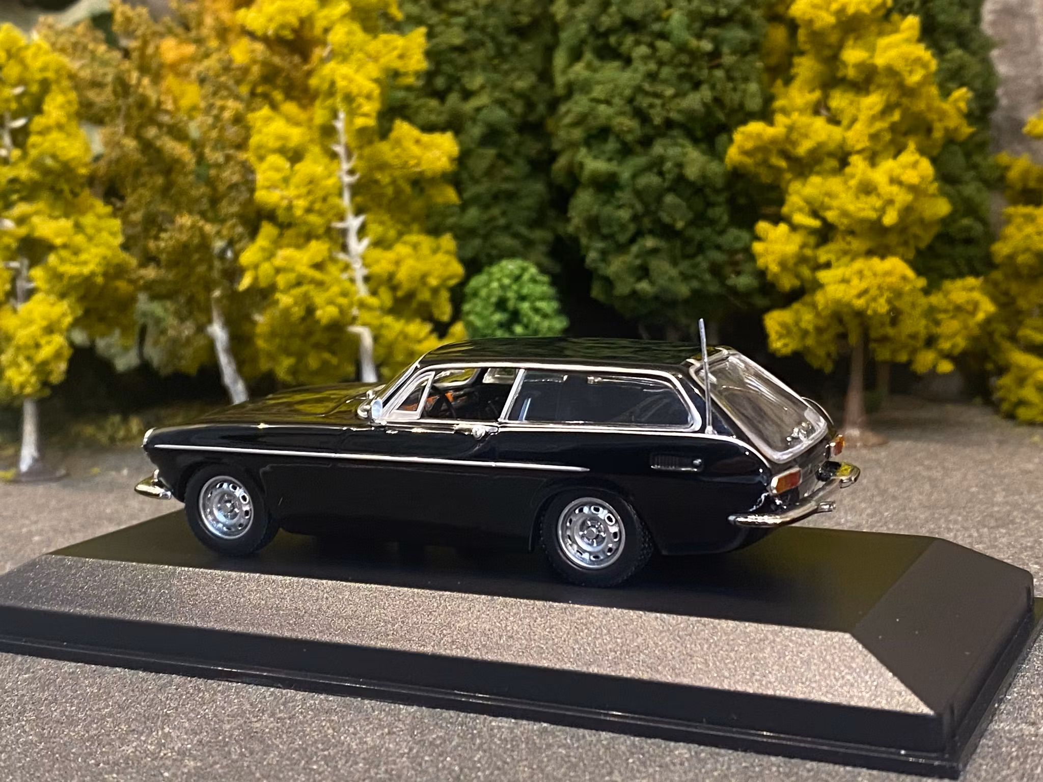 Skala 1/43 - Volvo P1800 ES 1971, Black, fr Maxichamps