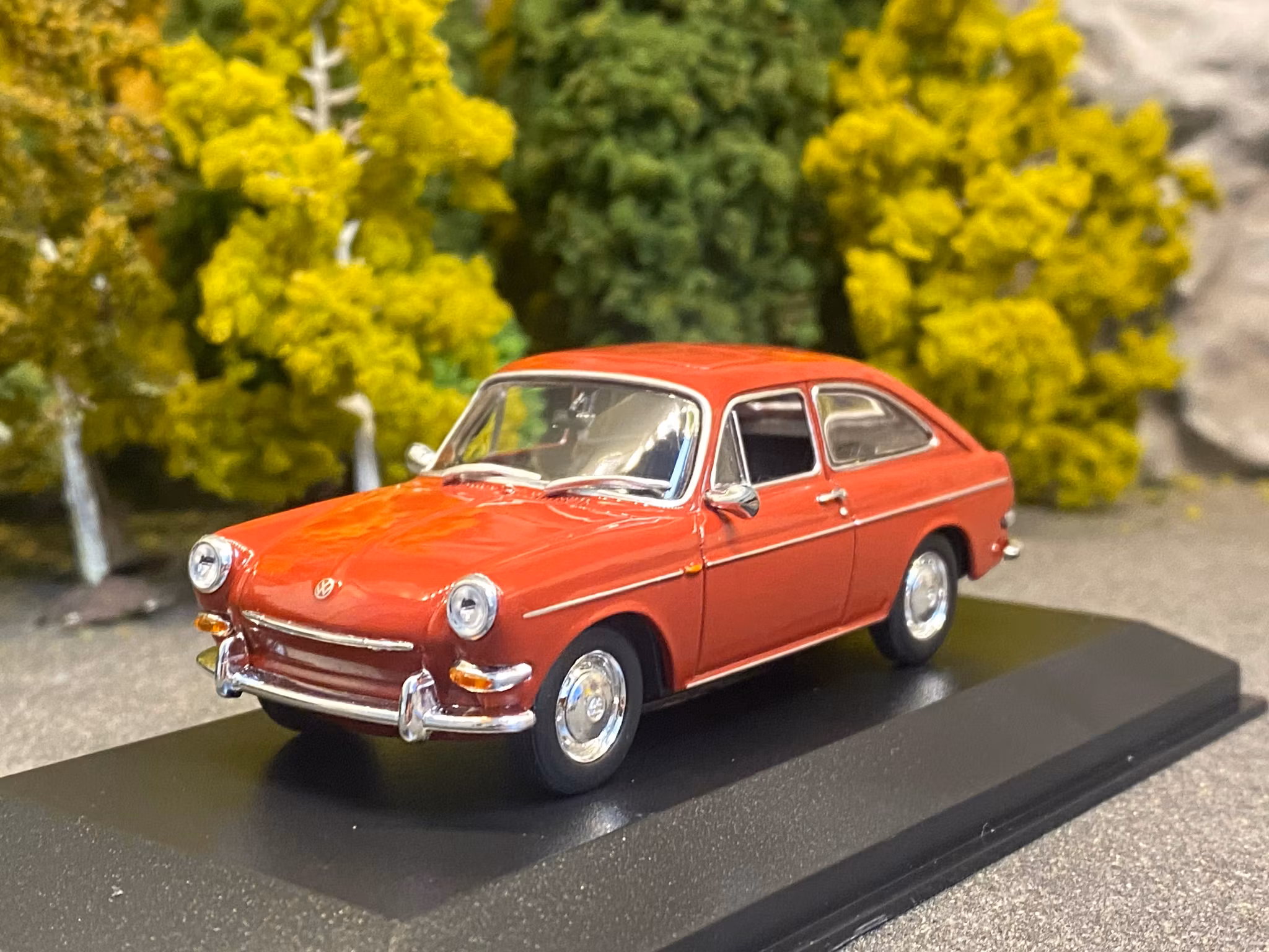 Skala 1/43 - Volkswagen 1600 TL, Red, fr Maxichamps